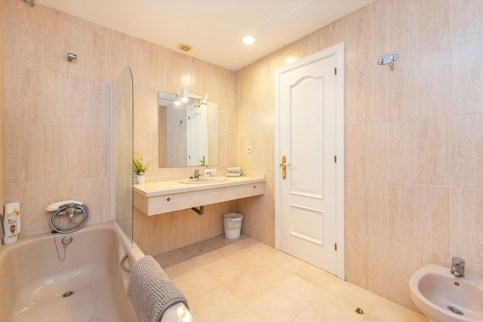 3 soveværelse Strandlejlighed til salg i Marbesa med swimmingpool garage - € 375.000 (Ref: 9049611)