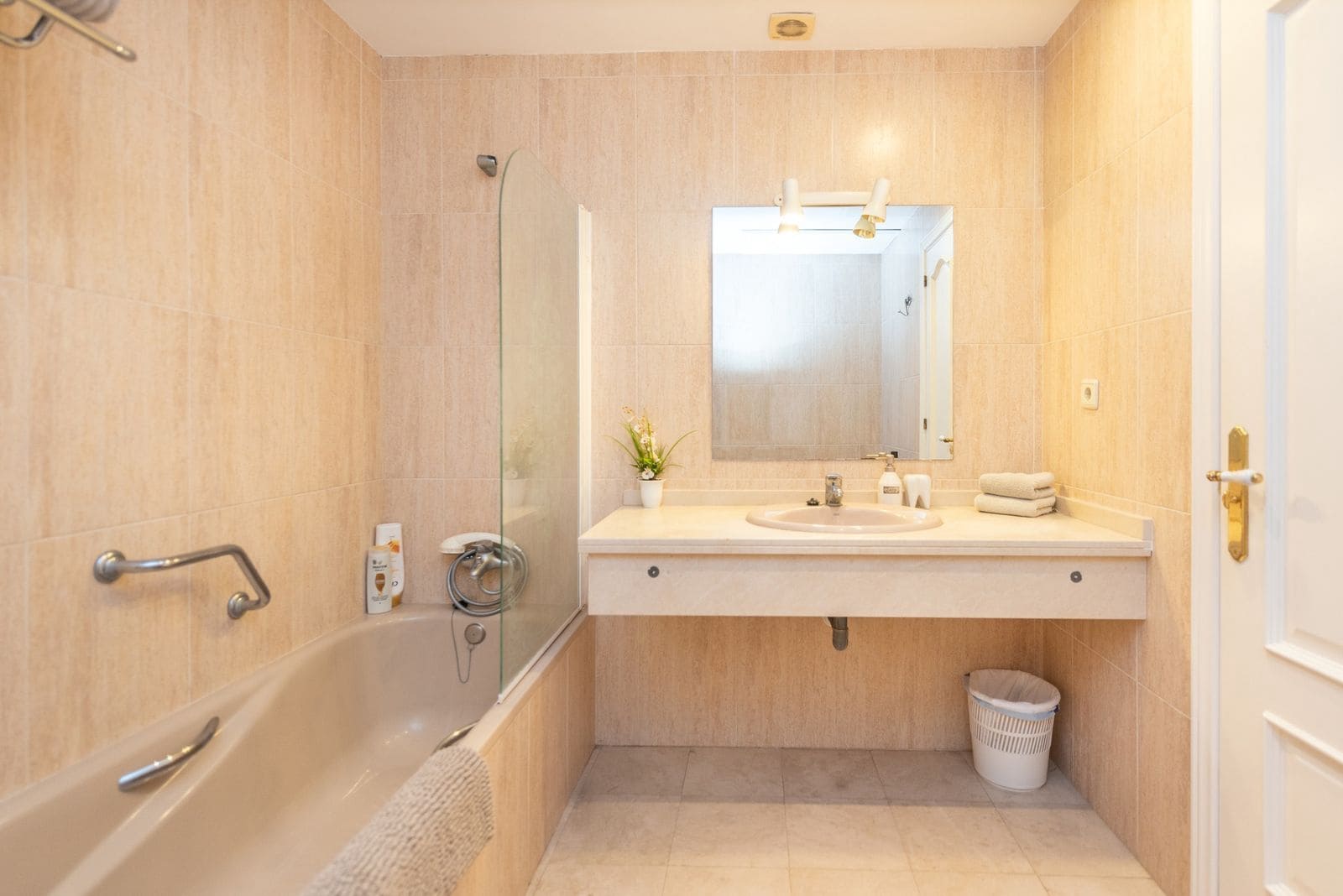 3 soveværelse Strandlejlighed til salg i Marbesa med swimmingpool garage - € 375.000 (Ref: 9049611)