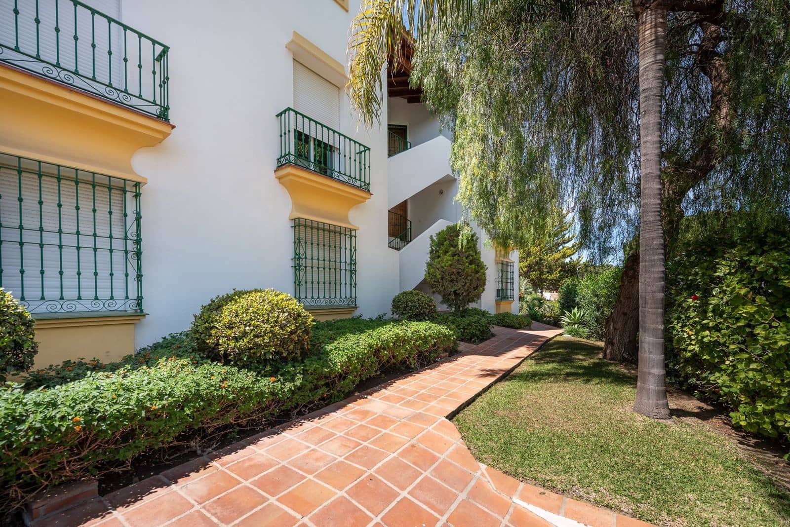 3 soveværelse Strandlejlighed til salg i Marbesa med swimmingpool garage - € 375.000 (Ref: 9049611)