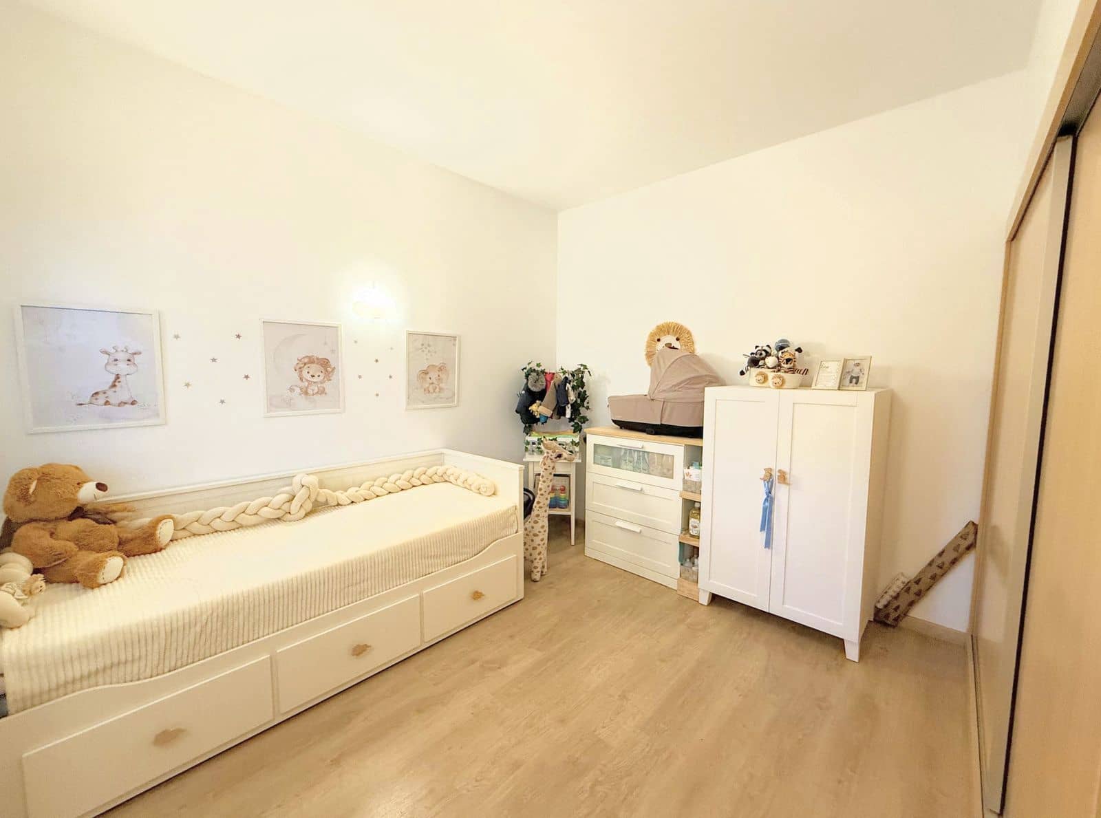 3 slaapkamer Villa te koop in Estepona met zwembad garage - € 730.000 (Ref: 9061803)