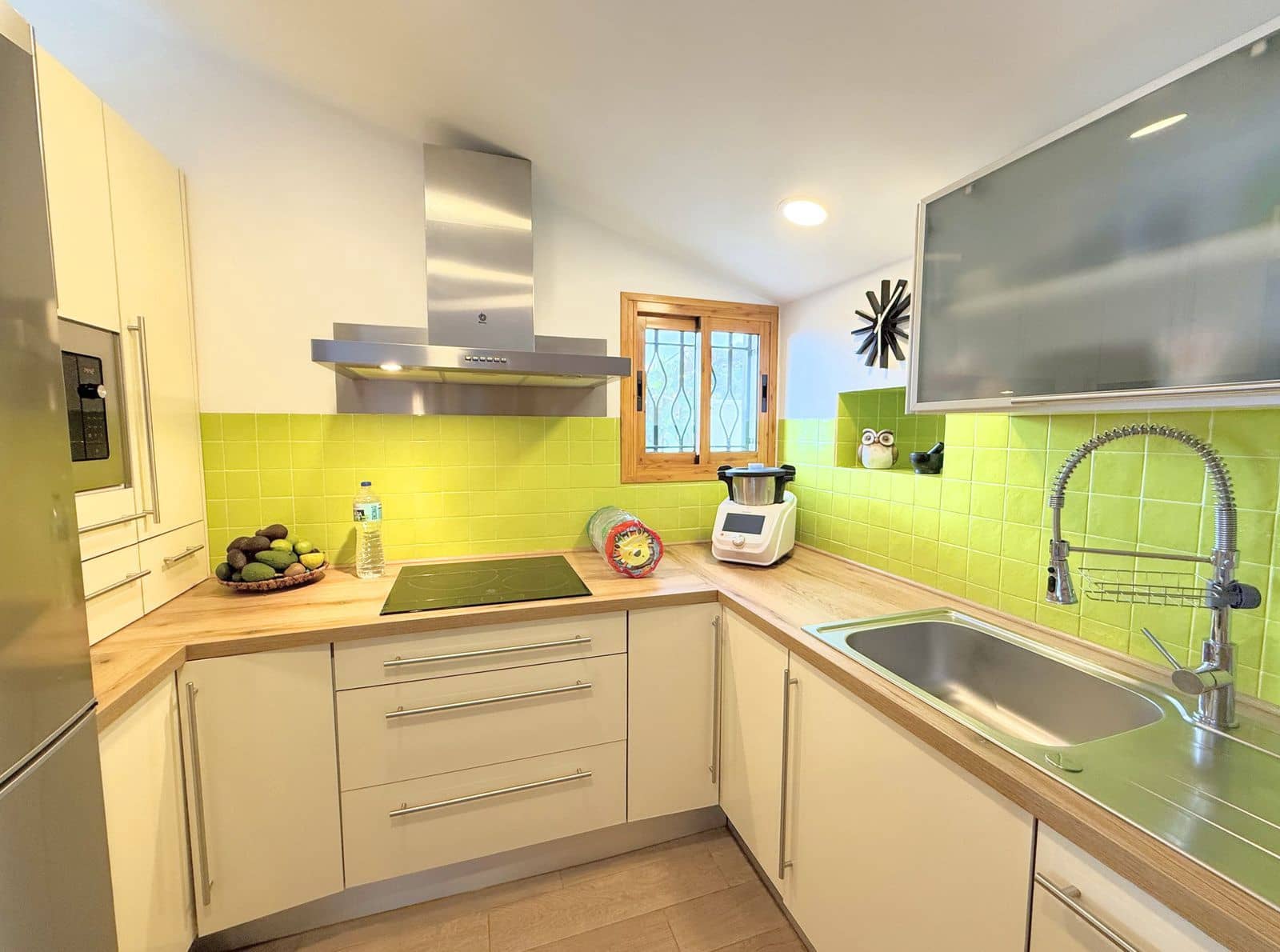 3 slaapkamer Villa te koop in Estepona met zwembad garage - € 730.000 (Ref: 9061803)