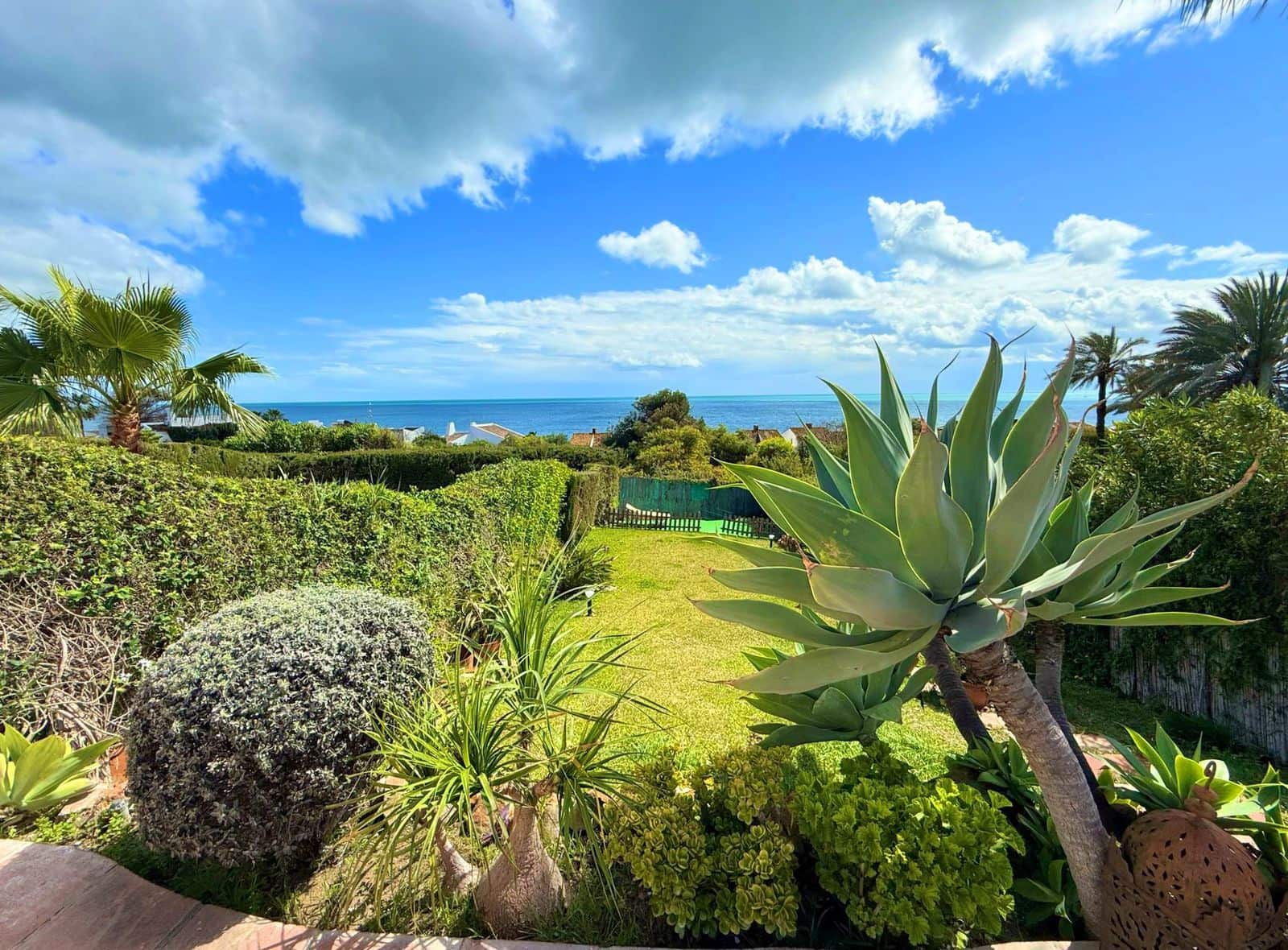 3 slaapkamer Villa te koop in Estepona met zwembad garage - € 730.000 (Ref: 9061803)