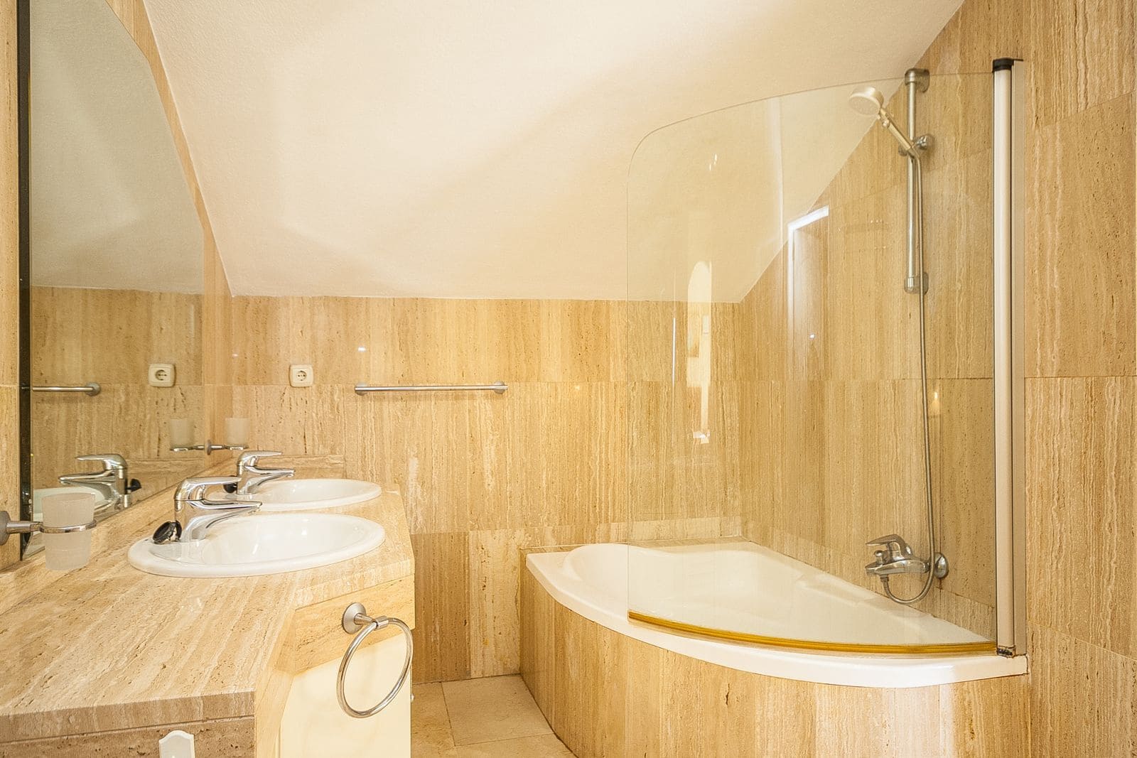 2 soveværelse Penthouse til salg i Elviria med swimmingpool garage - € 439.000 (Ref: 9061806)