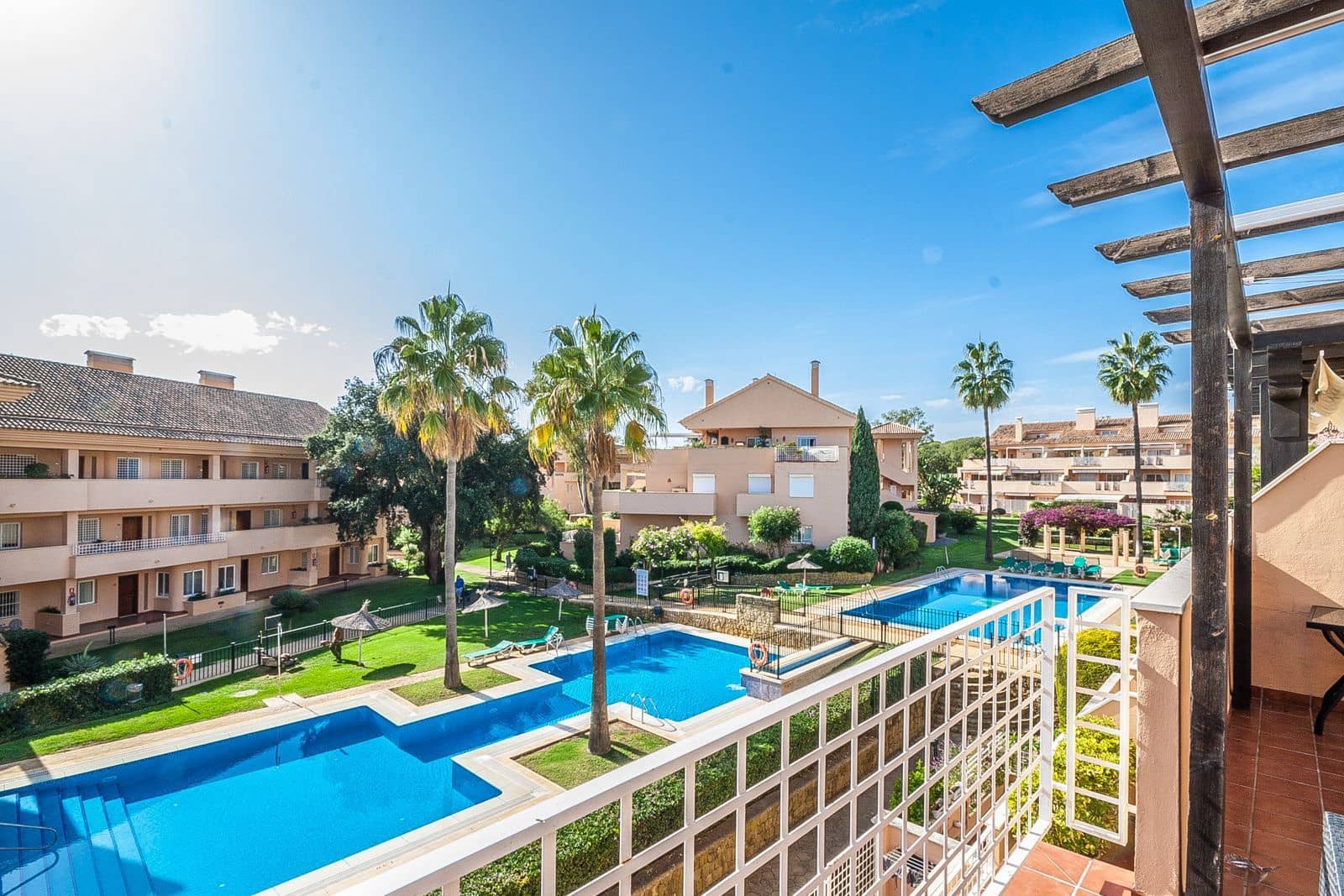2 soveværelse Penthouse til salg i Elviria med swimmingpool garage - € 439.000 (Ref: 9061806)