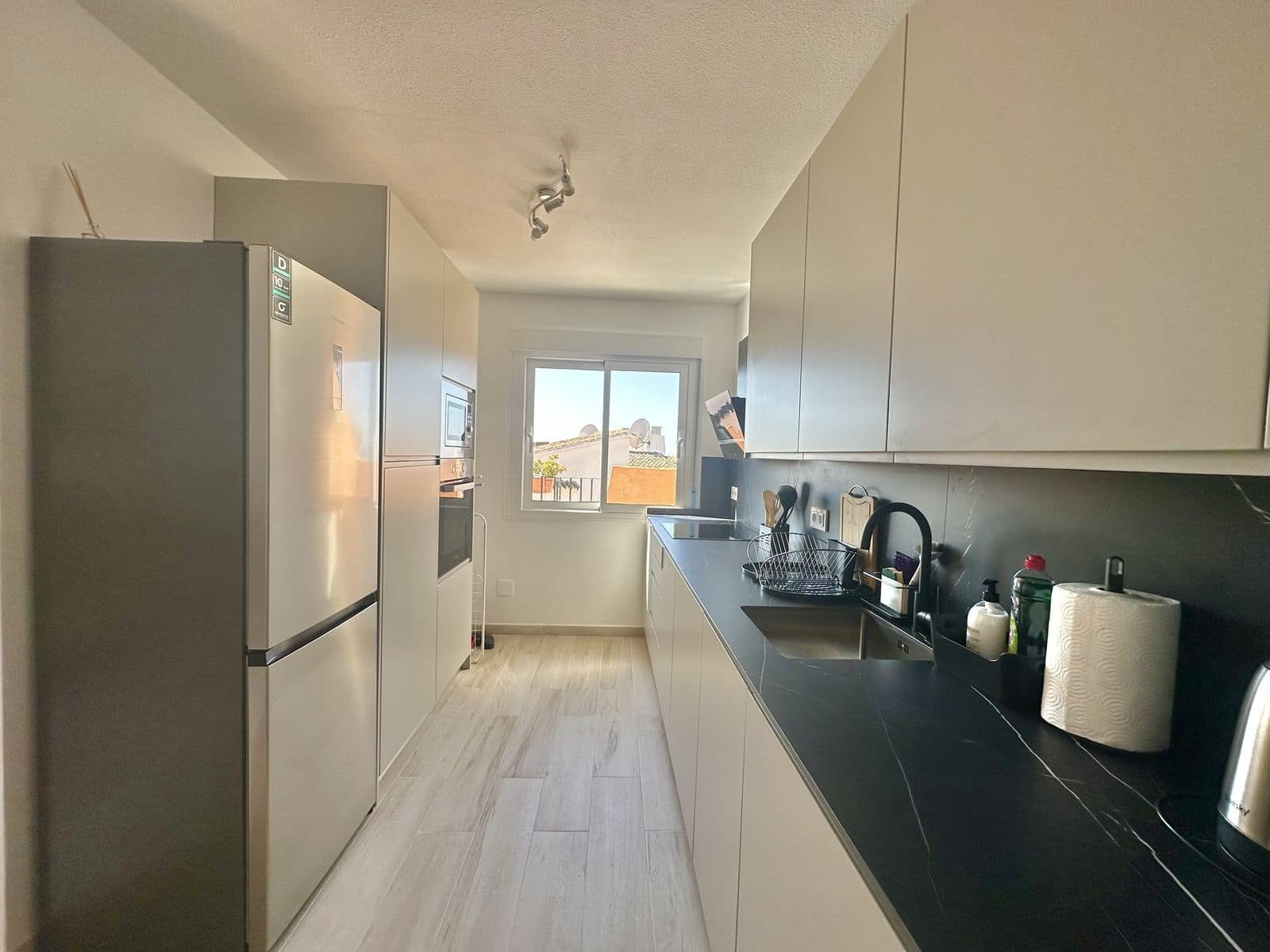 2 soveværelse Strandlejlighed til salg i Calahonda med swimmingpool garage - € 399.999 (Ref: 9080744)