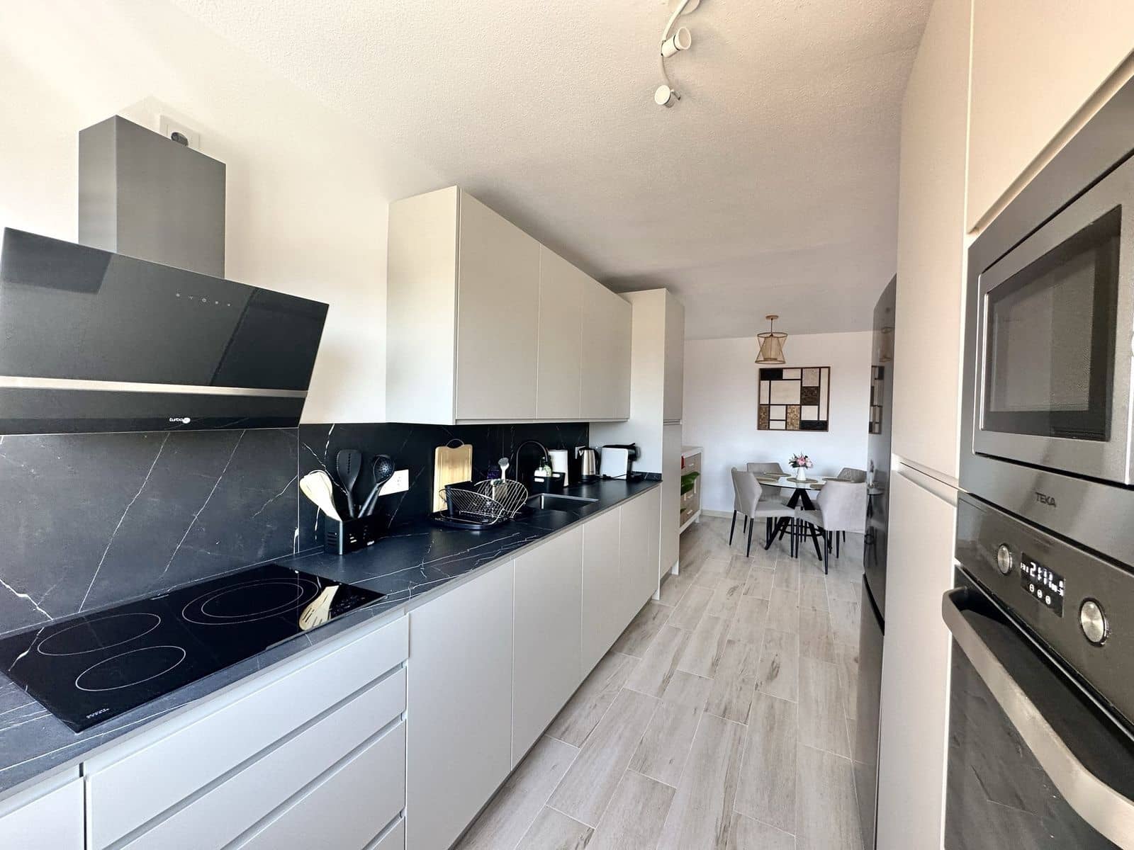 2 soveværelse Strandlejlighed til salg i Calahonda med swimmingpool garage - € 399.999 (Ref: 9080744)