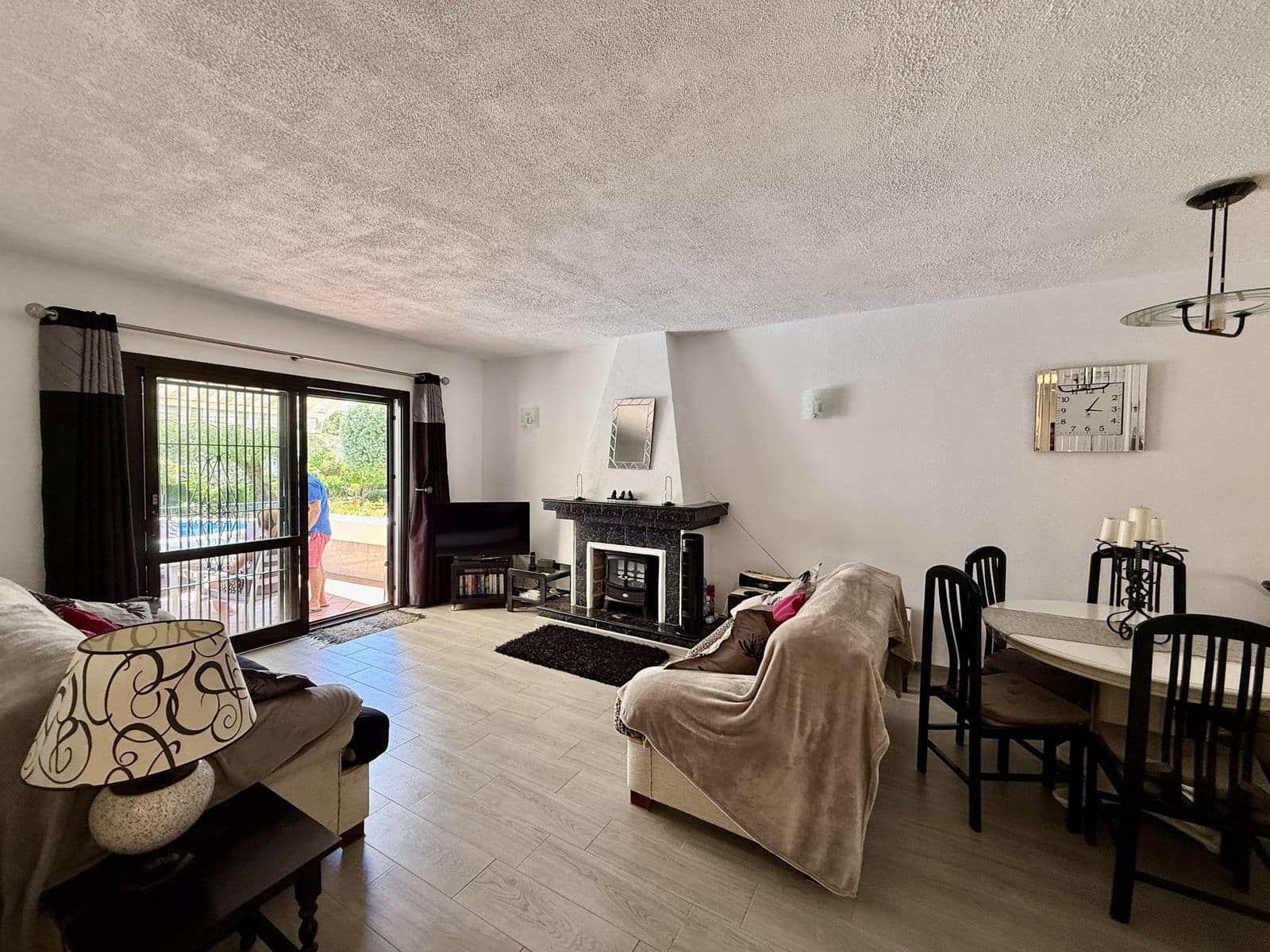 2 soveværelse Byhus til salg i Calahonda med swimmingpool garage - € 449.000 (Ref: 9084438)