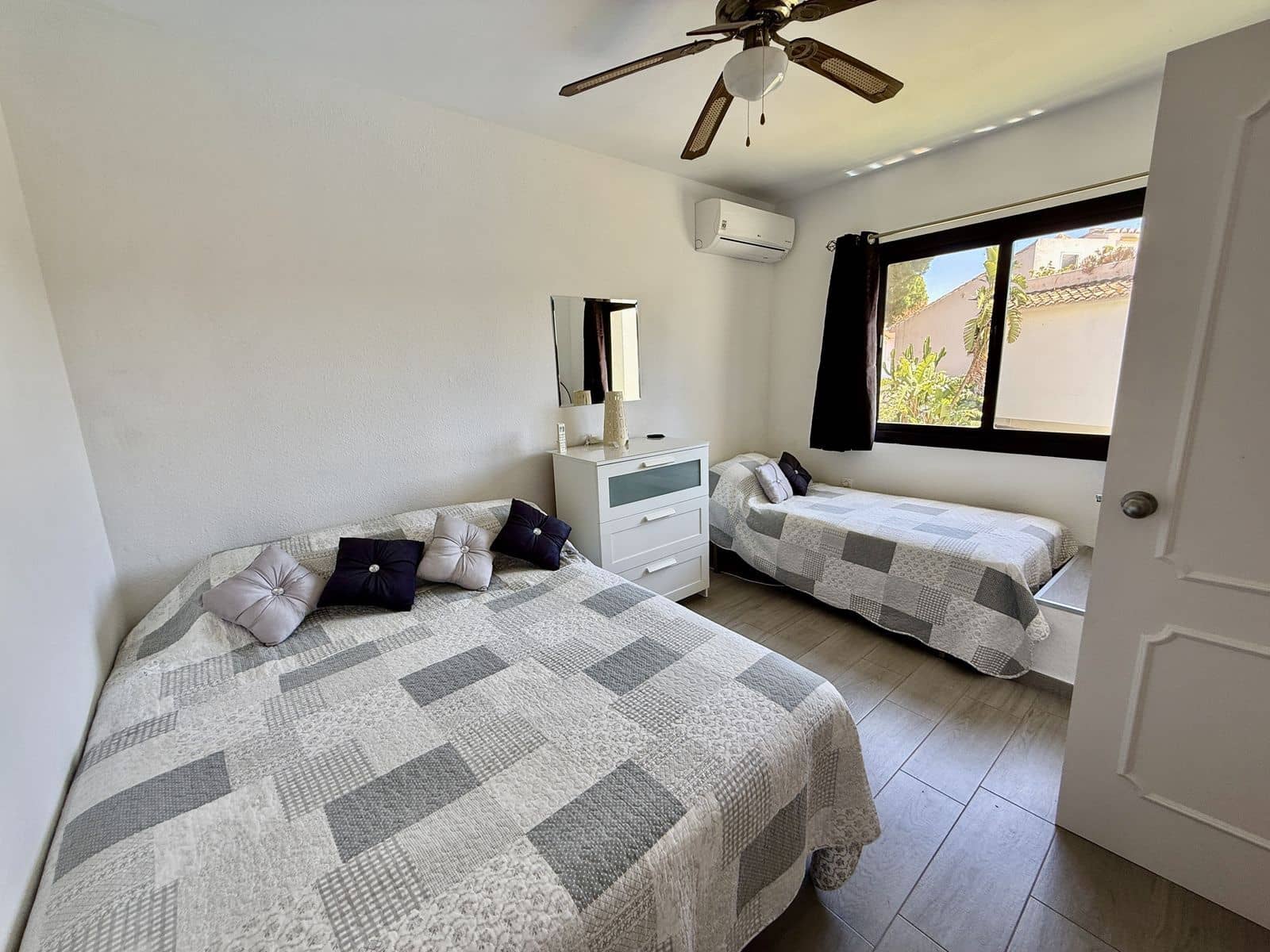 2 soveværelse Byhus til salg i Calahonda med swimmingpool garage - € 449.000 (Ref: 9084438)