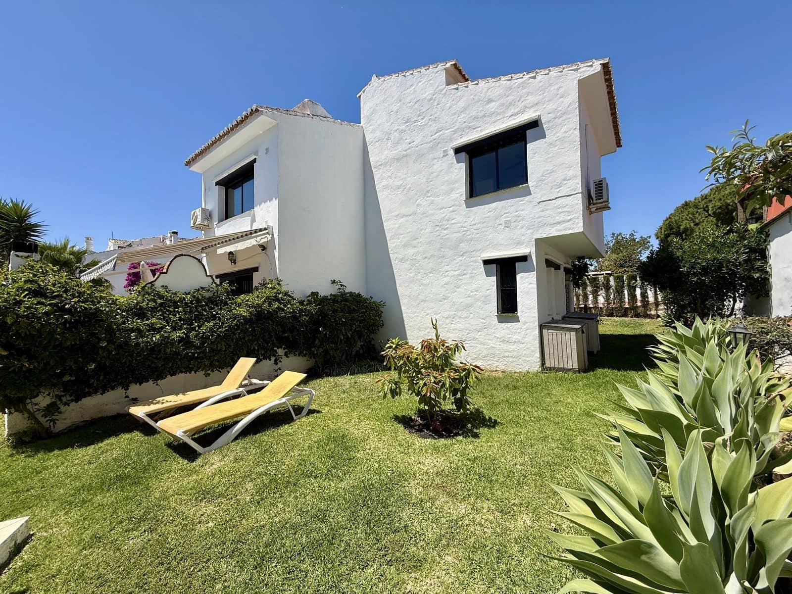 2 soveværelse Byhus til salg i Calahonda med swimmingpool garage - € 449.000 (Ref: 9084438)