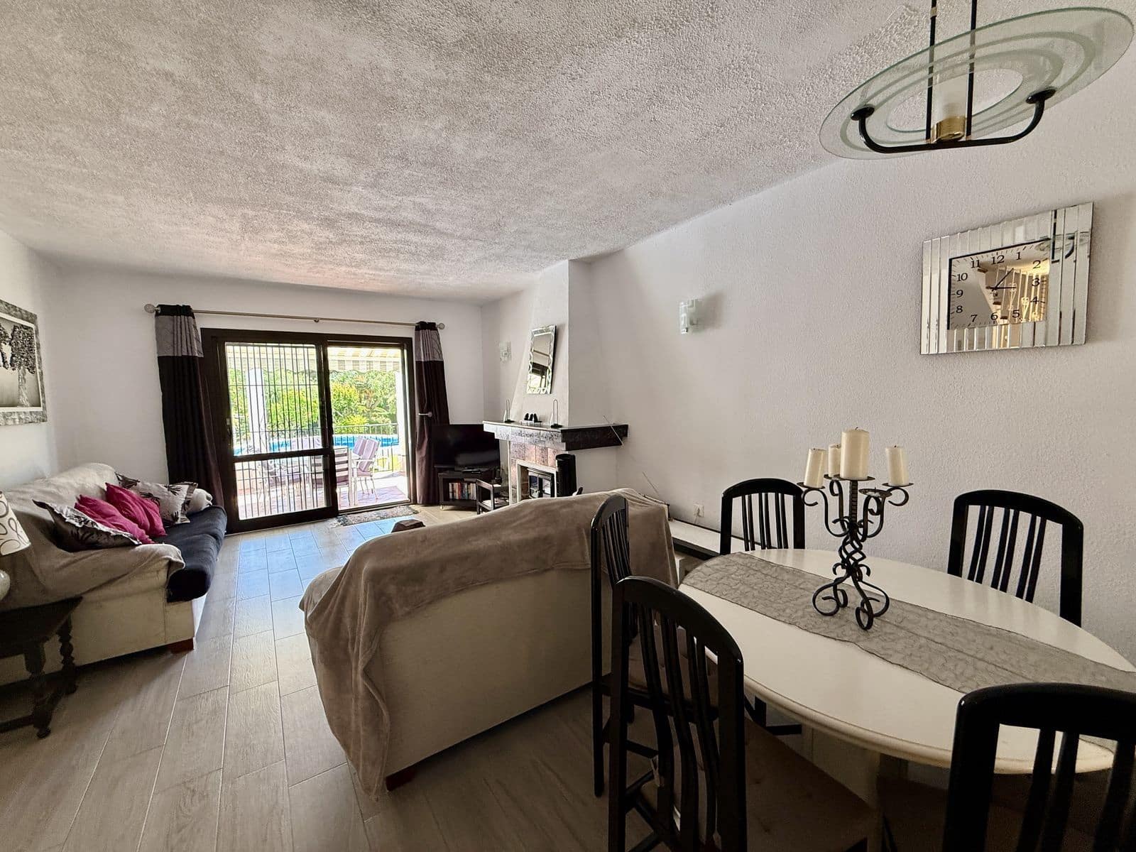 2 soveværelse Byhus til salg i Calahonda med swimmingpool garage - € 449.000 (Ref: 9084438)