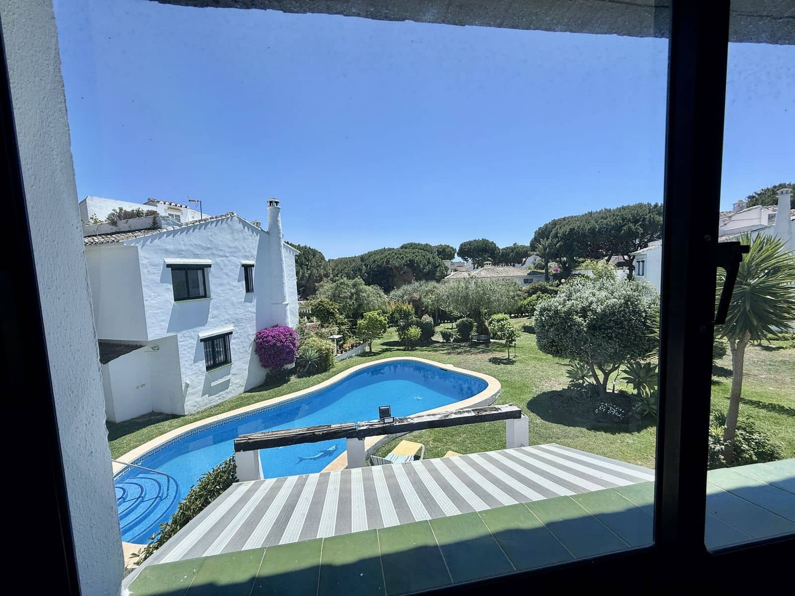 2 soveværelse Byhus til salg i Calahonda med swimmingpool garage - € 449.000 (Ref: 9084438)