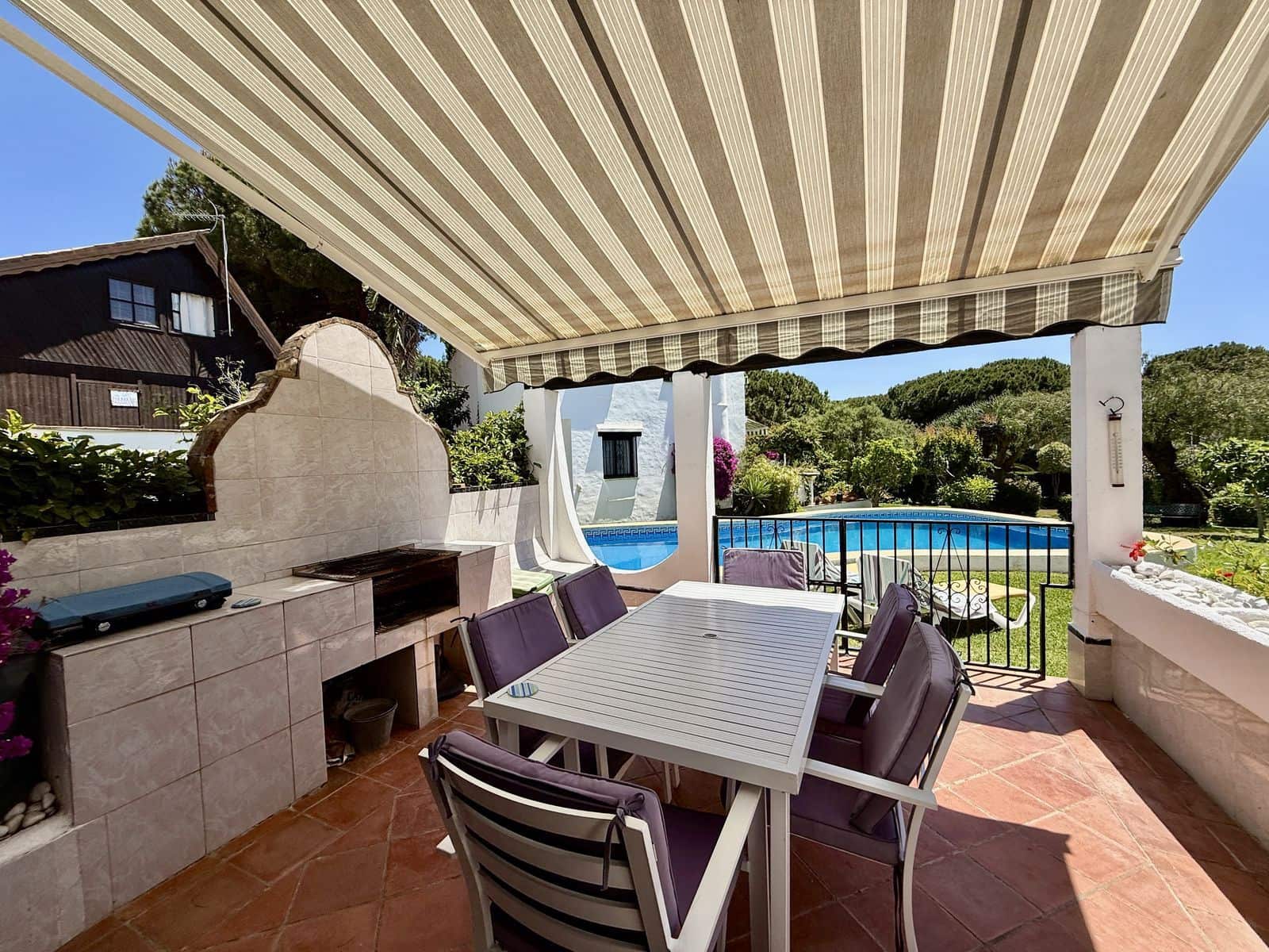 2 soveværelse Byhus til salg i Calahonda med swimmingpool garage - € 449.000 (Ref: 9084438)