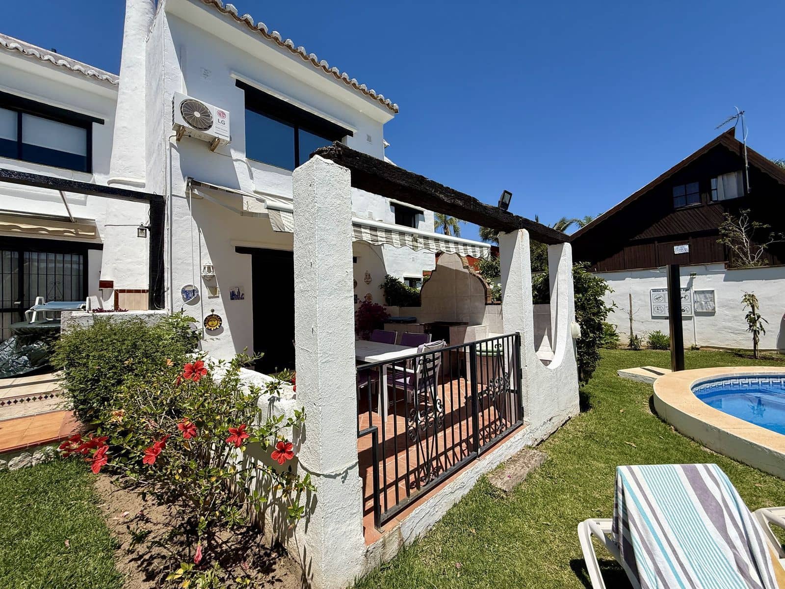 2 soveværelse Byhus til salg i Calahonda med swimmingpool garage - € 449.000 (Ref: 9084438)