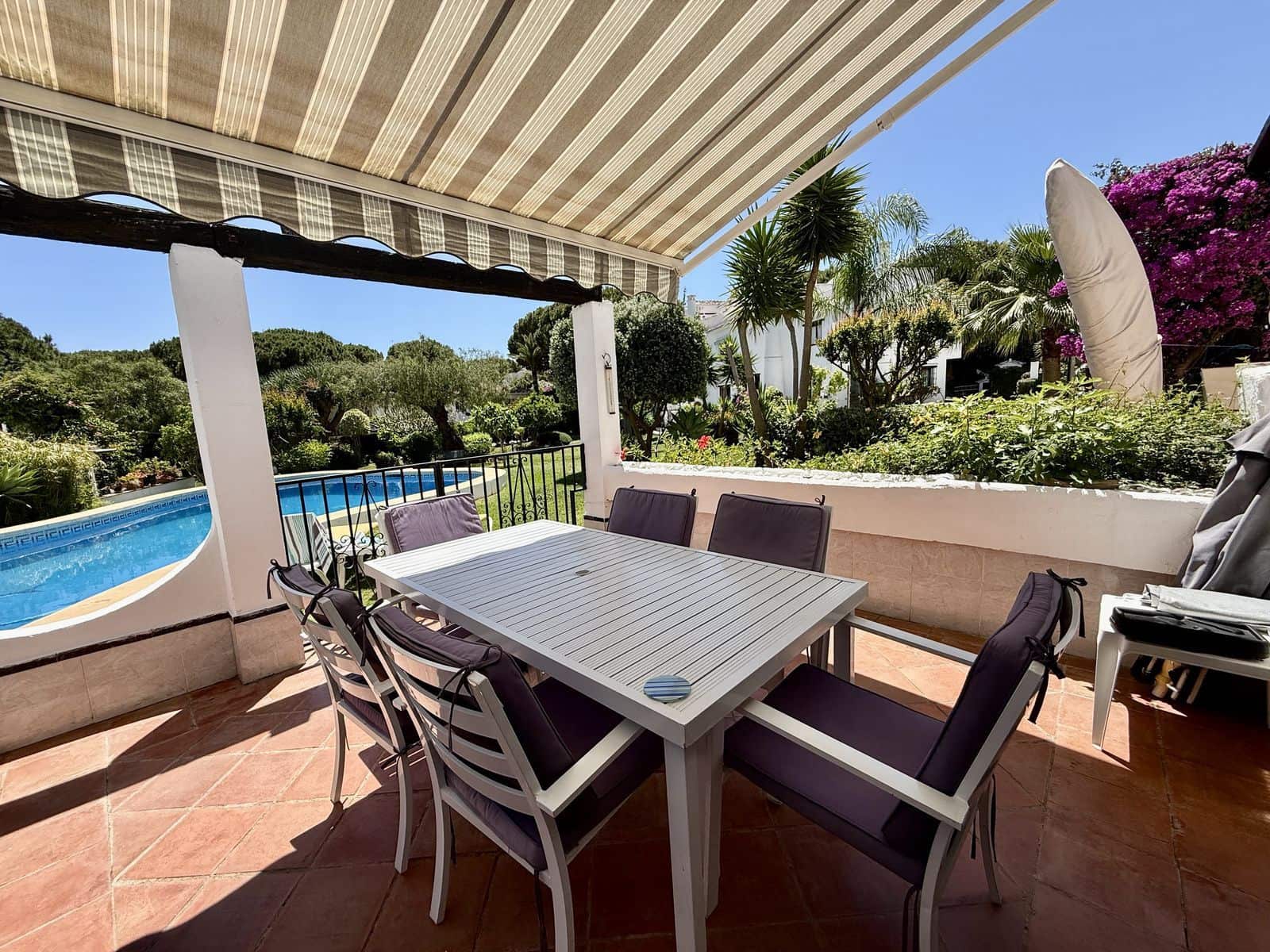 2 soveværelse Byhus til salg i Calahonda med swimmingpool garage - € 449.000 (Ref: 9084438)