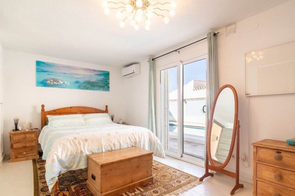 3 soveværelse Villa til salg i Calypso med swimmingpool garage - € 575.000 (Ref: 9084451)