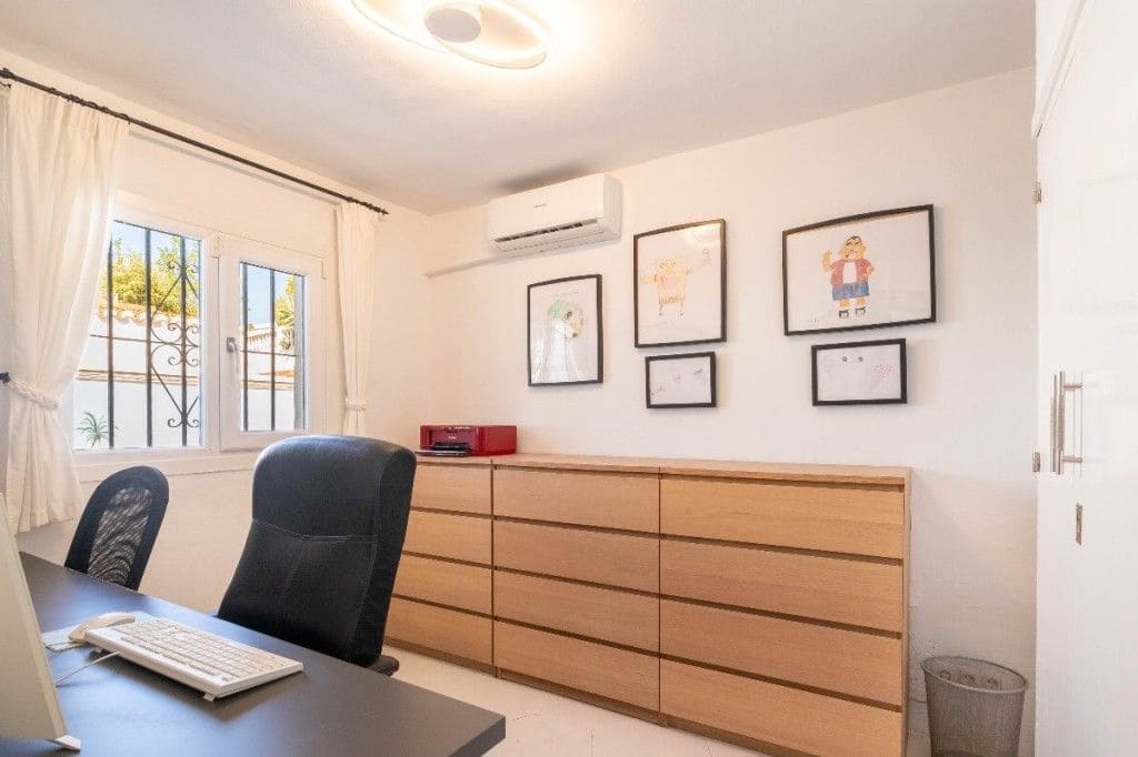 3 soveværelse Villa til salg i Calypso med swimmingpool garage - € 575.000 (Ref: 9084451)