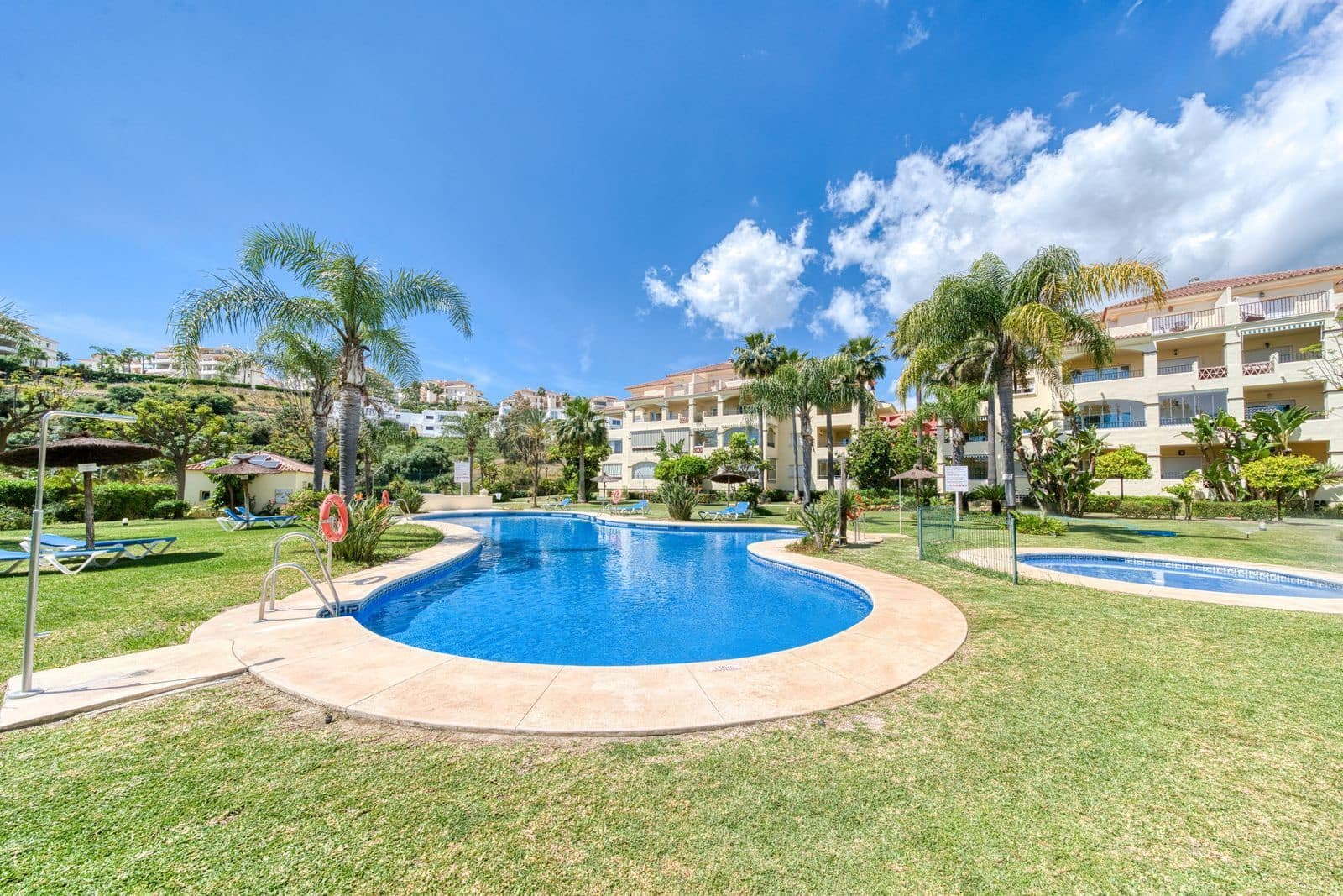 2 soveværelse Lejlighed til salg i La Cala Hills med swimmingpool garage - € 320.000 (Ref: 9101272)