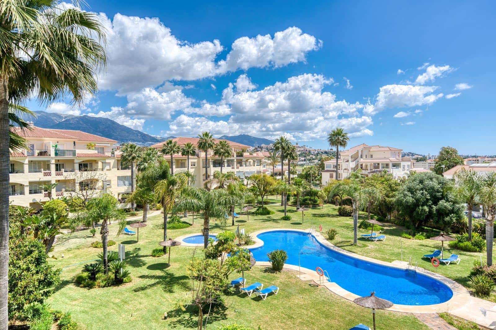 2 soveværelse Lejlighed til salg i La Cala Hills med swimmingpool garage - € 320.000 (Ref: 9101272)