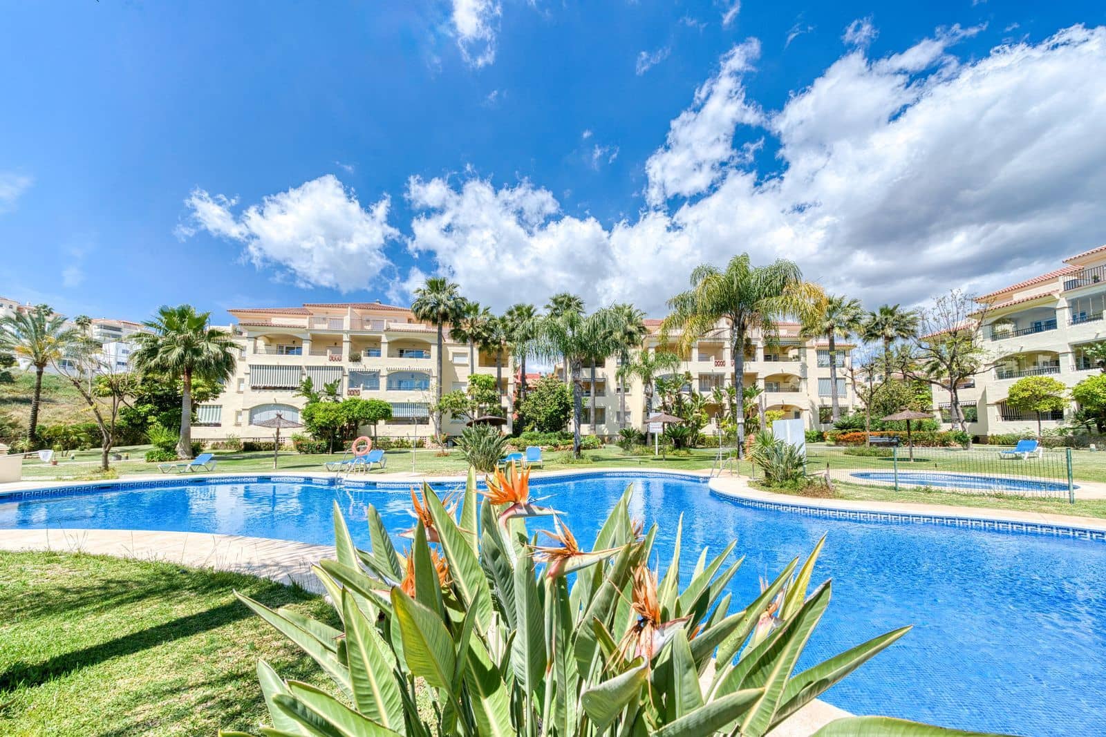 2 soveværelse Lejlighed til salg i La Cala Hills med swimmingpool garage - € 320.000 (Ref: 9101272)