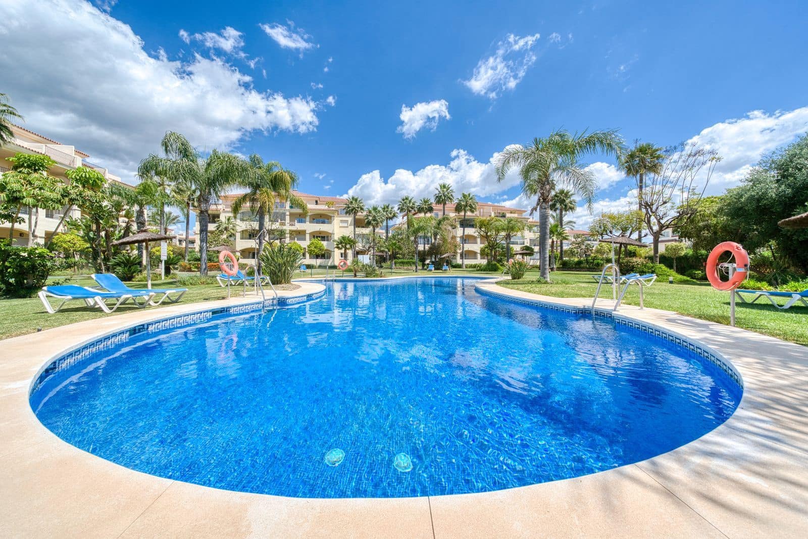 2 soveværelse Lejlighed til salg i La Cala Hills med swimmingpool garage - € 320.000 (Ref: 9101272)