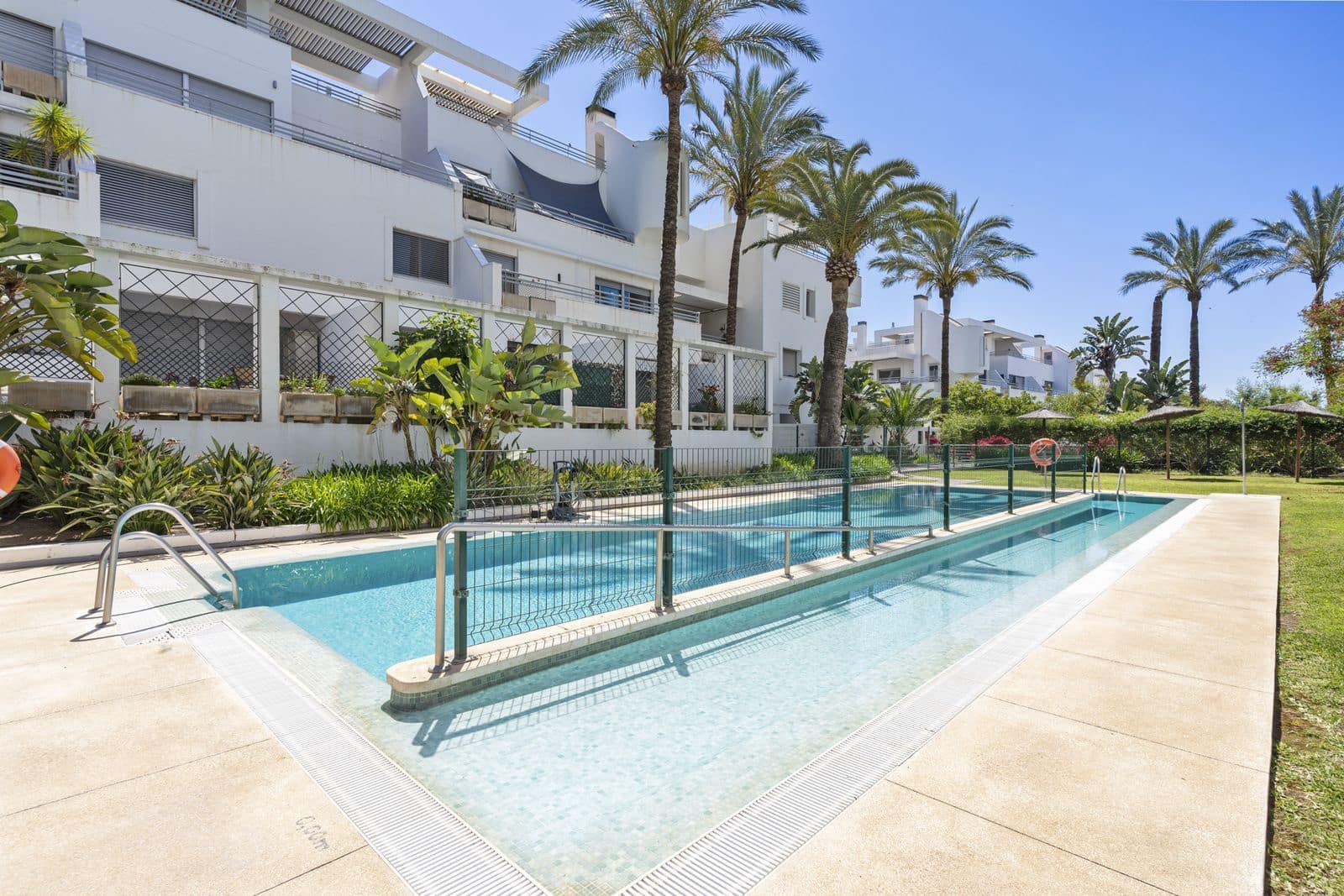 3 soveværelse Lejlighed til salg i La Cala de Mijas med swimmingpool garage - € 375.000 (Ref: 9101303)