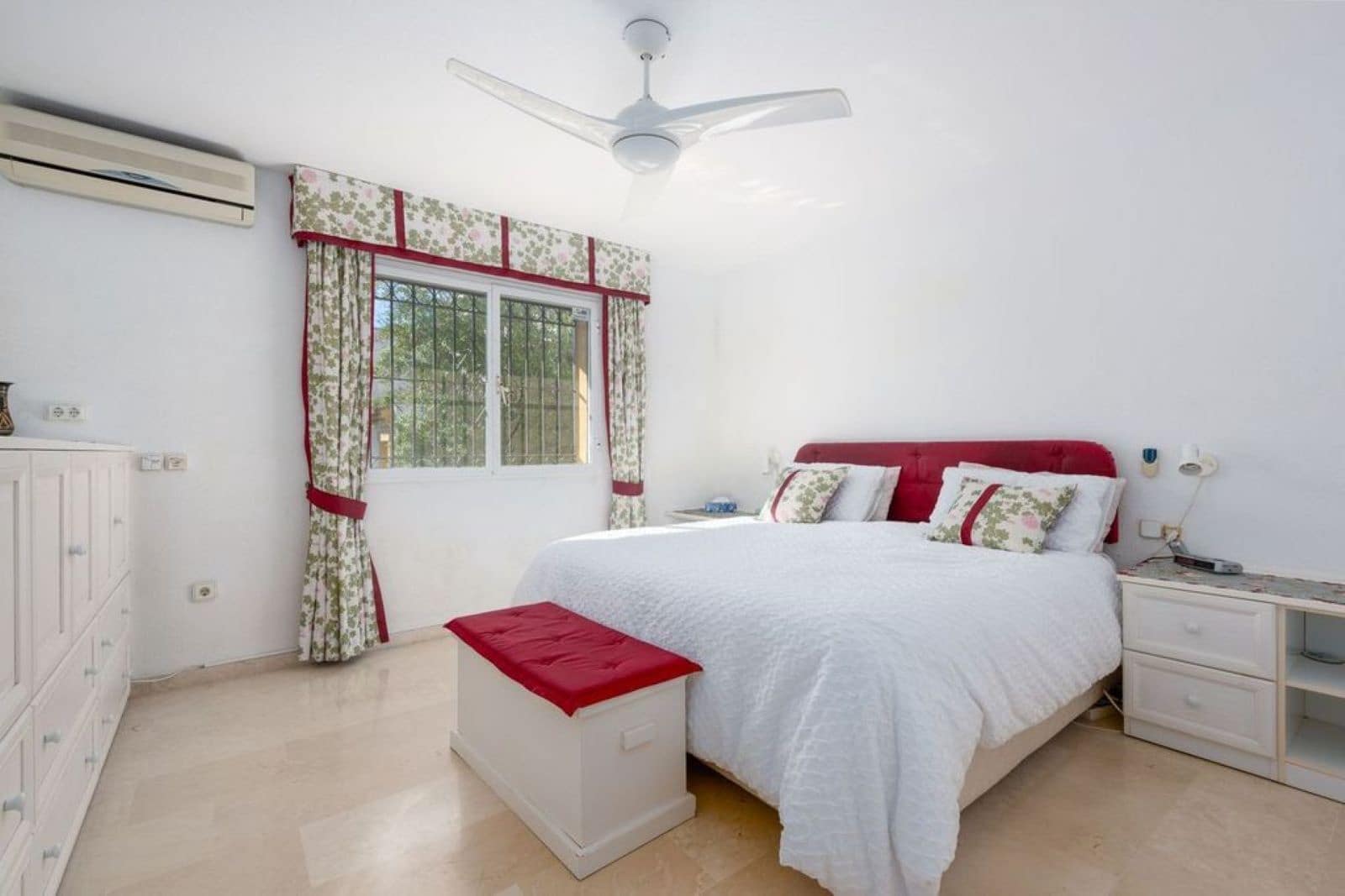 3 soveværelse Villa til salg i Calahonda med swimmingpool garage - € 595.000 (Ref: 9105546)