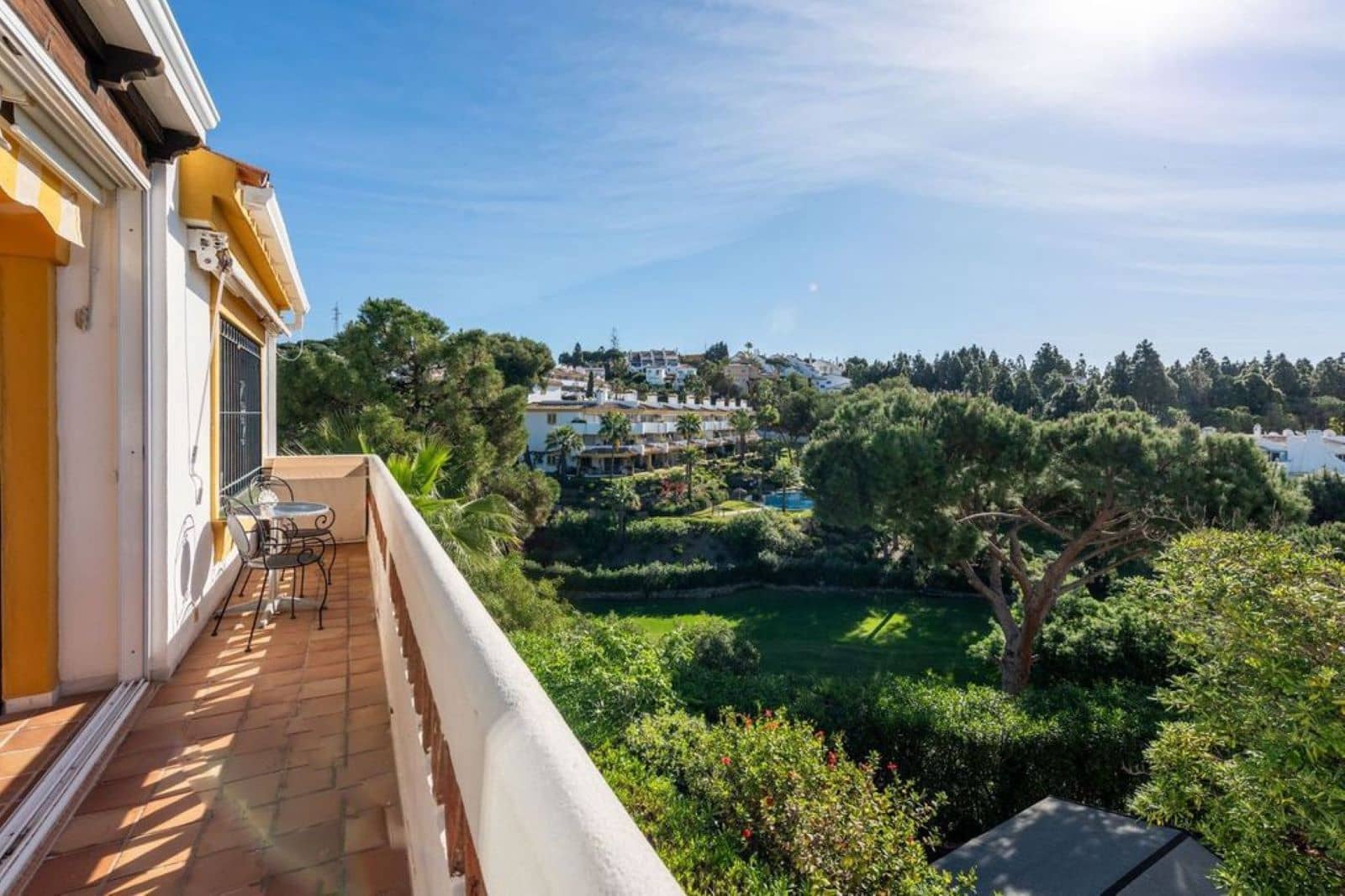 3 soveværelse Villa til salg i Calahonda med swimmingpool garage - € 595.000 (Ref: 9105546)