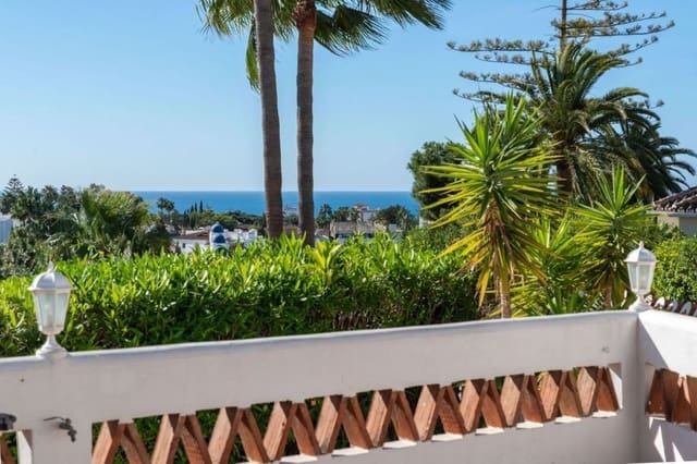 3 bedroom Villa for sale in Calahonda, Mijas with pool garage - € 595,000 (Ref: 9105546)