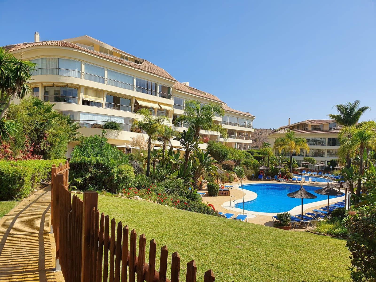 2 soveværelse Lejlighed til salg i Riviera del Sol med swimmingpool garage - € 450.000 (Ref: 9105876)