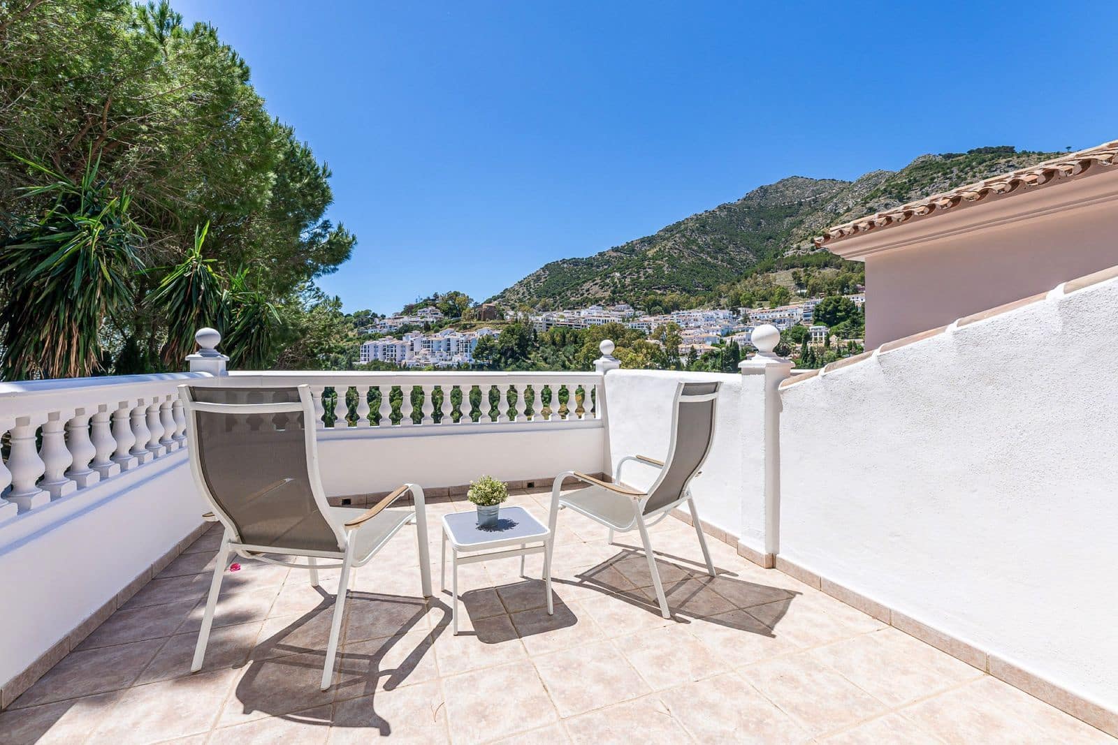 3 bedroom Villa for sale in Mijas with pool garage - € 1,295,000 (Ref: 9111046)