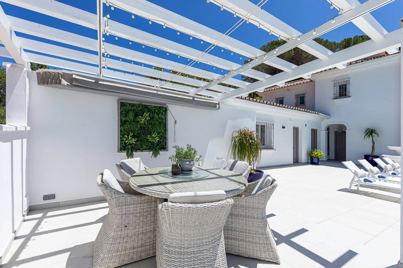 3 bedroom Villa for sale in Mijas with pool garage - € 1,295,000 (Ref: 9111046)