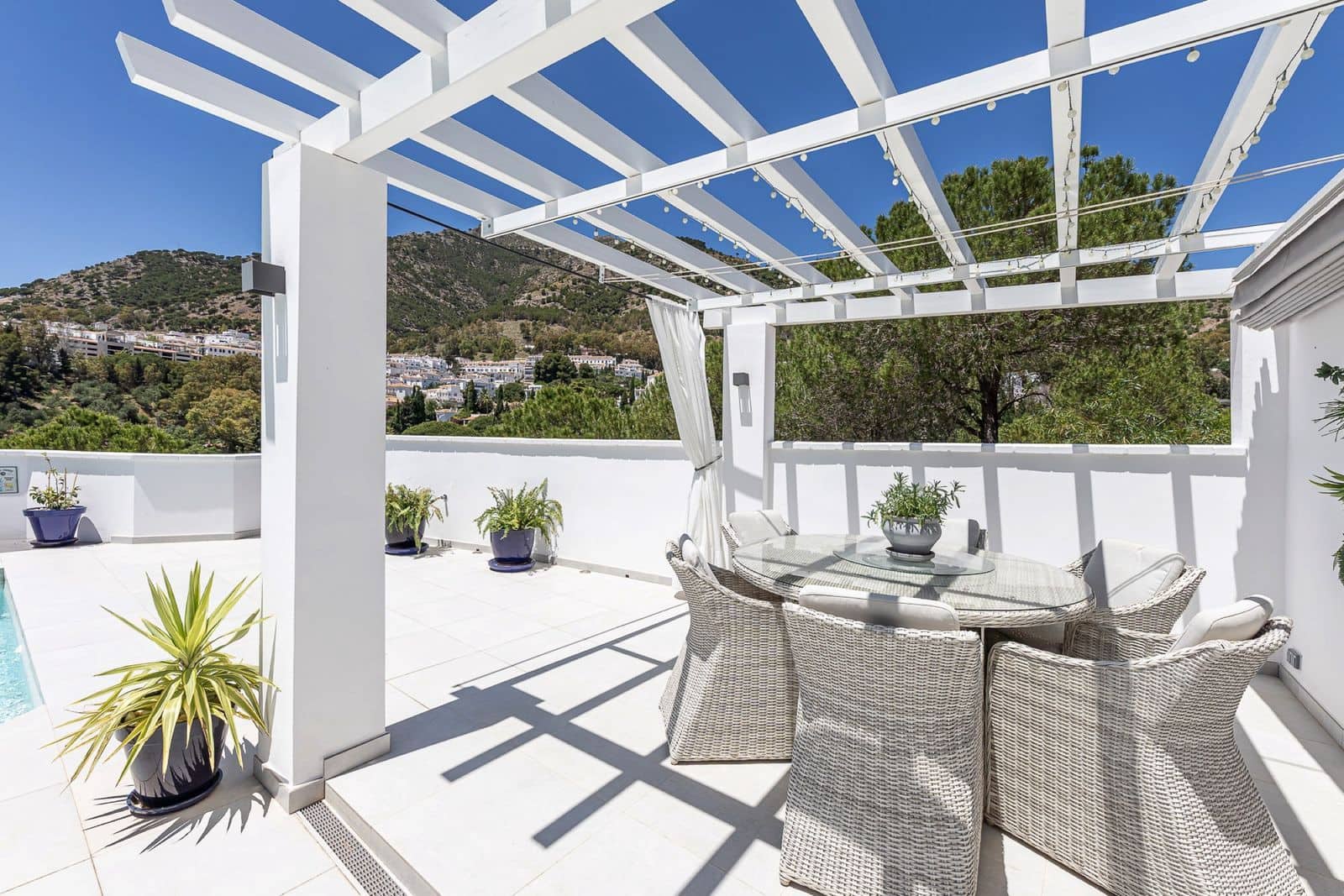 3 bedroom Villa for sale in Mijas with pool garage - € 1,295,000 (Ref: 9111046)