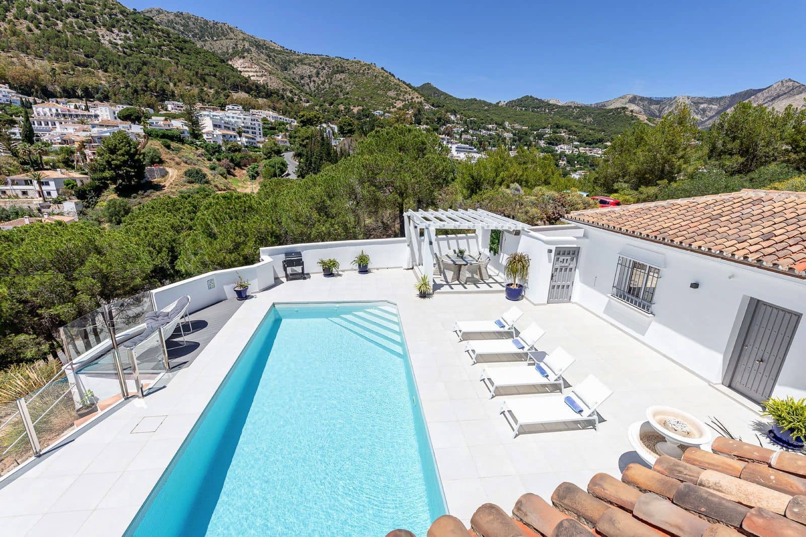 3 bedroom Villa for sale in Mijas with pool garage - € 1,295,000 (Ref: 9111046)