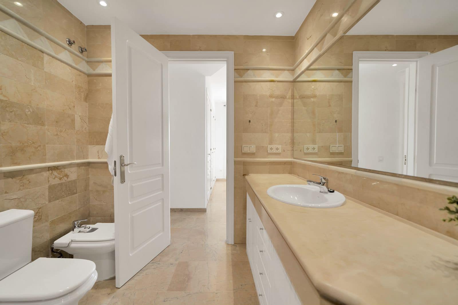 2 sypialnia Apartament na sprzedaż w Elviria z basenem garażem - 549 000 € (Ref: 9118079)