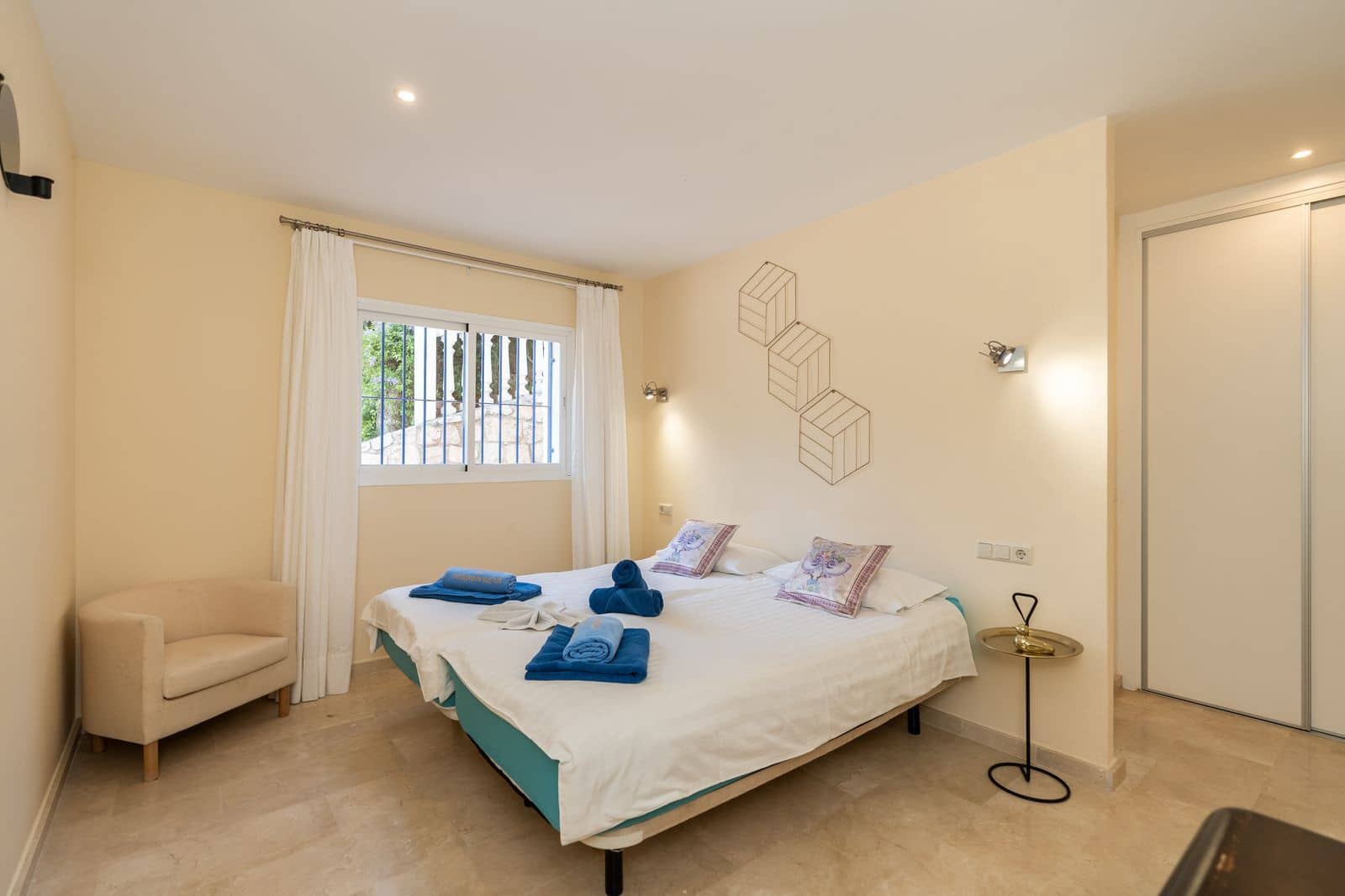 5 soveværelse Villa til salg i La Cala de Mijas med swimmingpool garage - € 1.850.000 (Ref: 9123682)