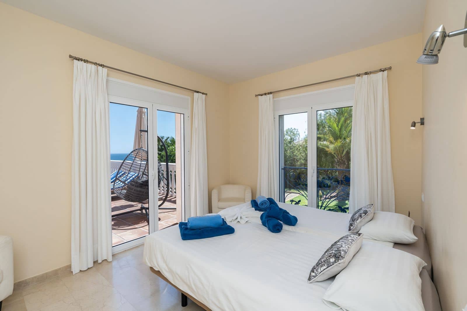 5 soveværelse Villa til salg i La Cala de Mijas med swimmingpool garage - € 1.850.000 (Ref: 9123682)