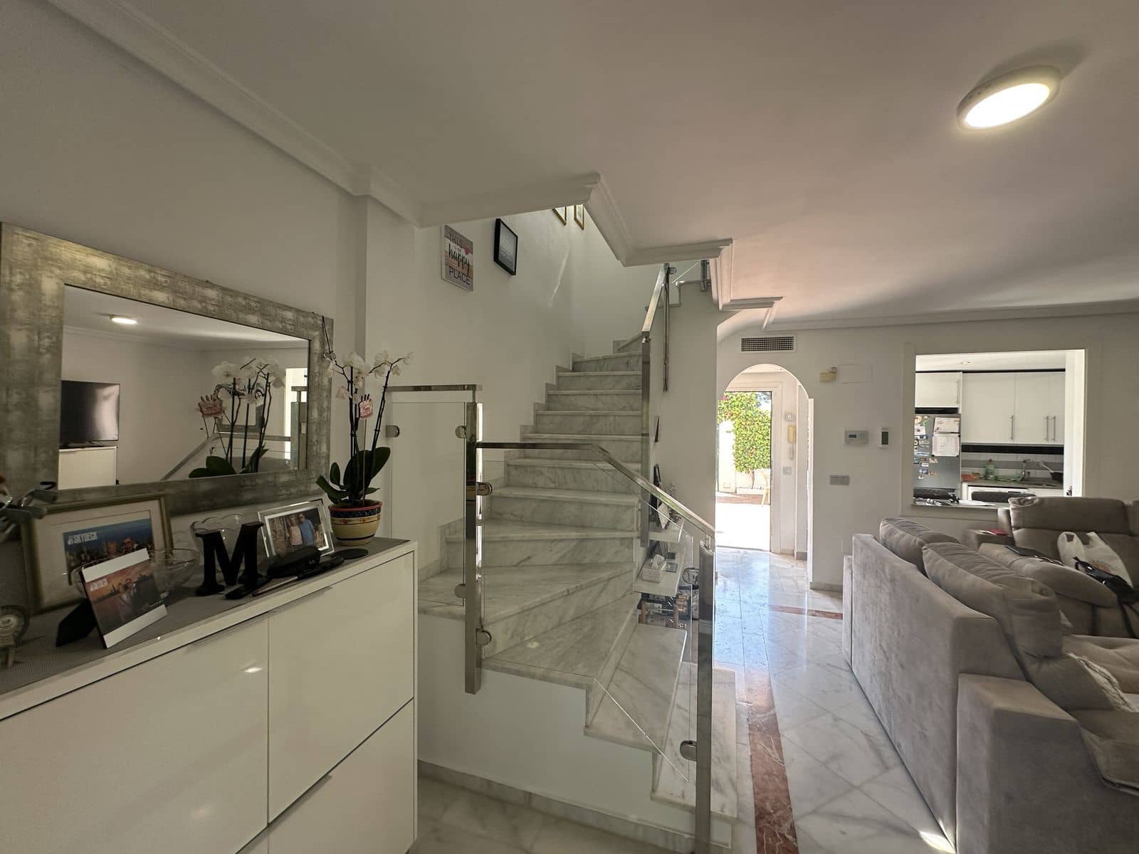 3 soveværelse Semi-Rækkehus til salg i Cabopino med swimmingpool garage - € 495.000 (Ref: 9128804)