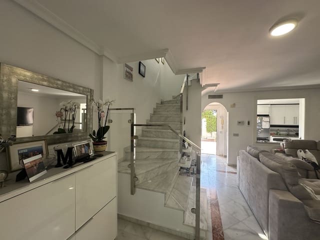 3 sypialnia Dom blizniak na sprzedaż w Cabopino, Marbella z basenem garażem - 495 000 € (Ref: 9128804)