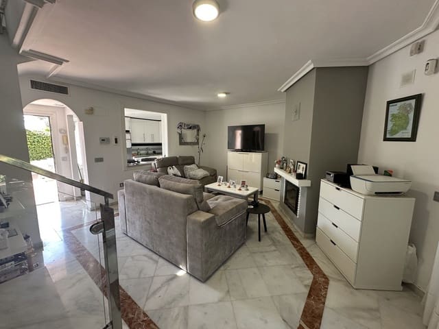 3 sypialnia Dom blizniak na sprzedaż w Cabopino, Marbella z basenem garażem - 495 000 € (Ref: 9128804)