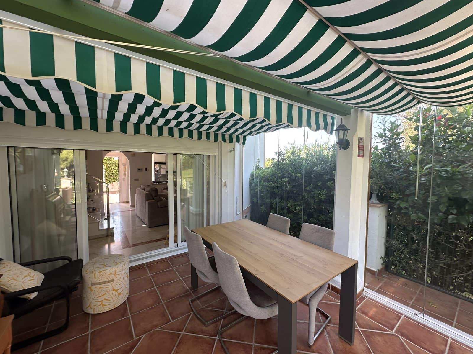 3 soveværelse Semi-Rækkehus til salg i Cabopino med swimmingpool garage - € 495.000 (Ref: 9128804)