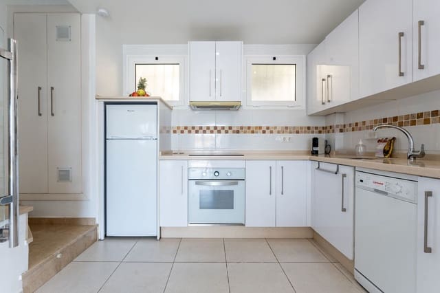 2 soveværelse Strandlejlighed til salg i Calahonda, Mijas med swimmingpool garage - € 590.000 (Ref: 9128818)