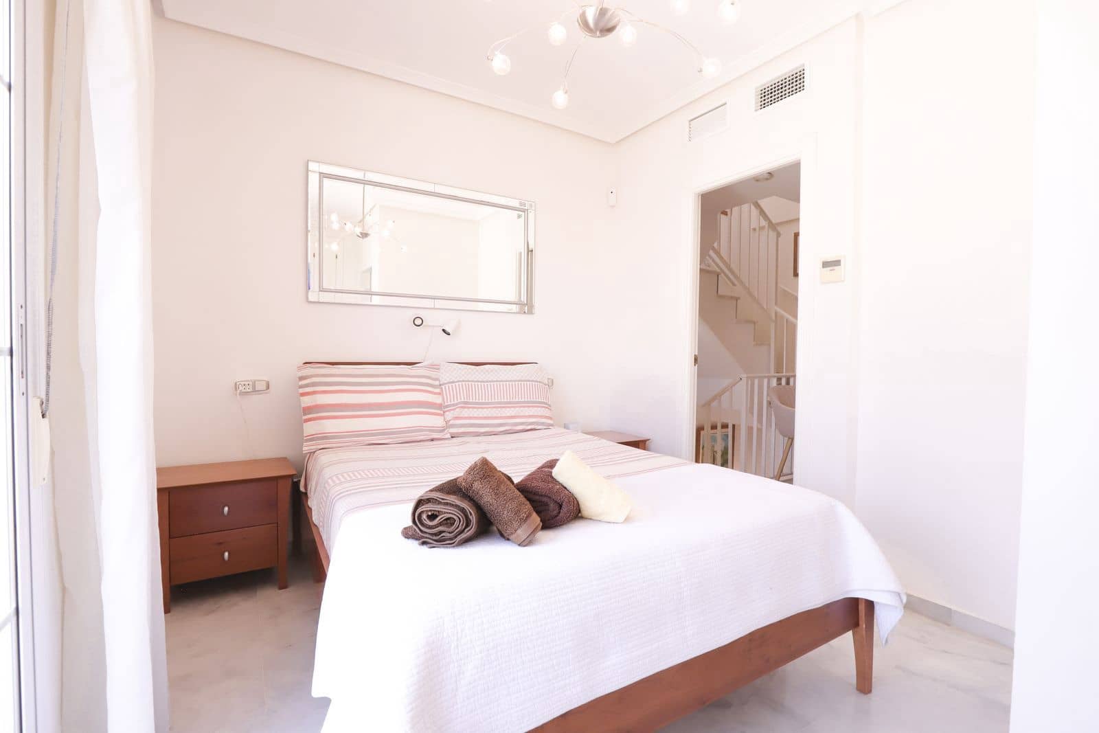 3 soveværelse Byhus til salg i Cabopino med swimmingpool garage - € 574.950 (Ref: 9181529)