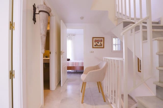 3 makuuhuone Omakotitalo myytävänä paikassa Cabopino, Marbella mukana uima-altaan 
autotalli - 574 950 € (Ref: 9181529)