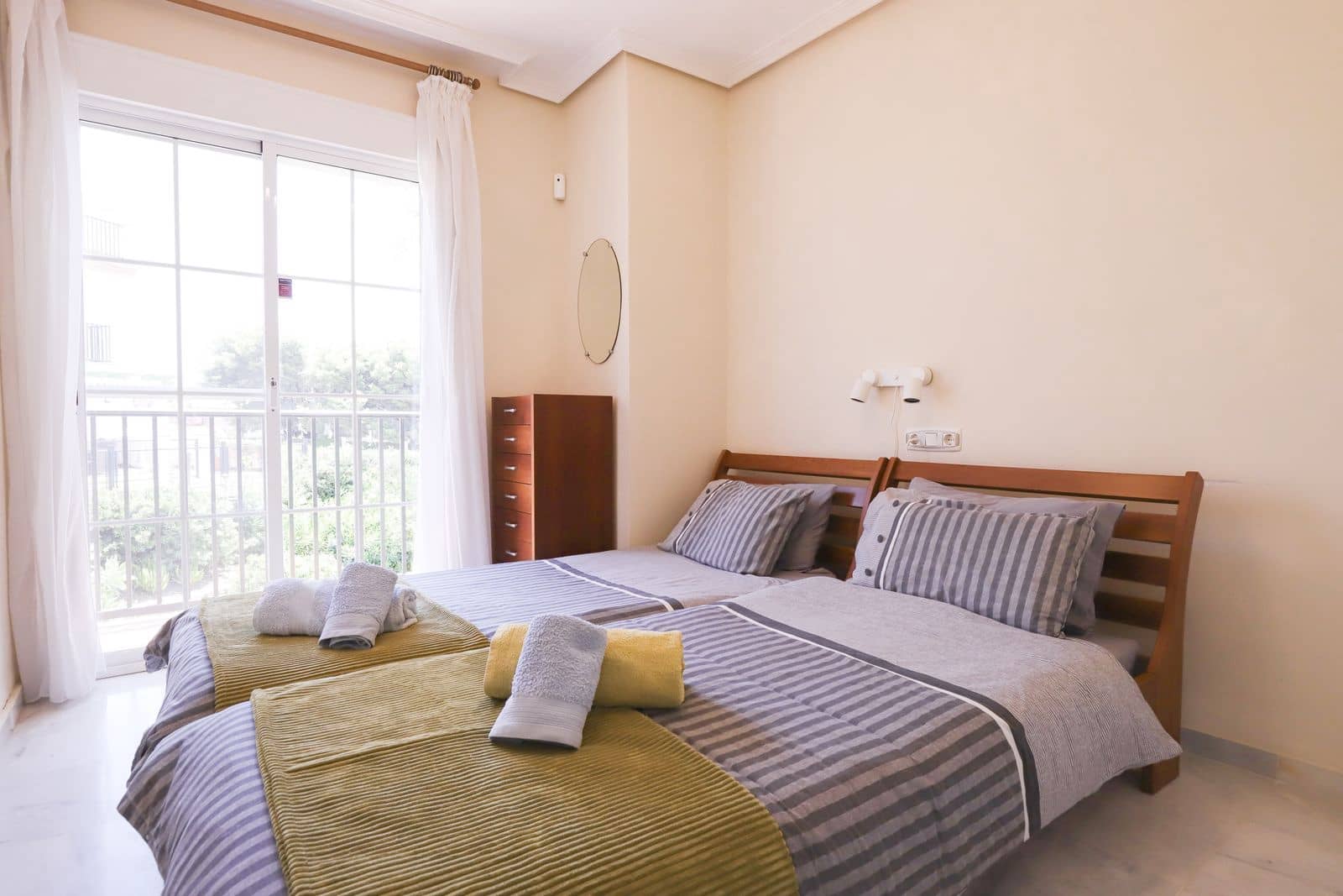 3 soveværelse Byhus til salg i Cabopino med swimmingpool garage - € 574.950 (Ref: 9181529)