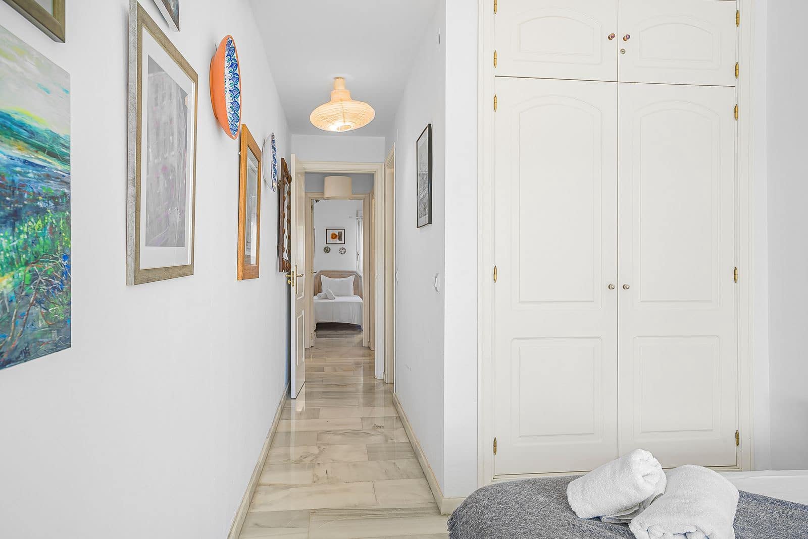 2 bedroom Beach Apartment for sale in Calahonda with pool garage - € 539,500 (Ref: 9184289)