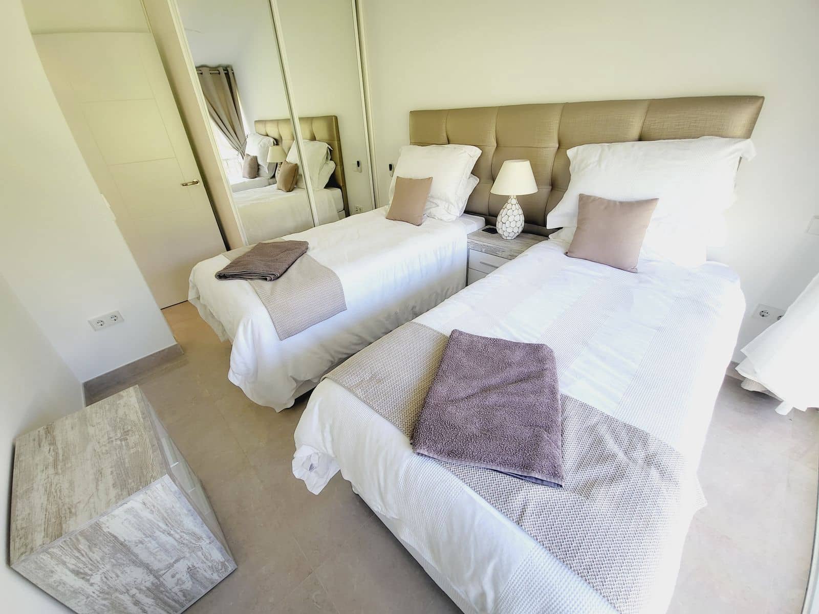 3 soveværelse Byhus til salg i Miraflores med swimmingpool garage - € 649.500 (Ref: 9184482)