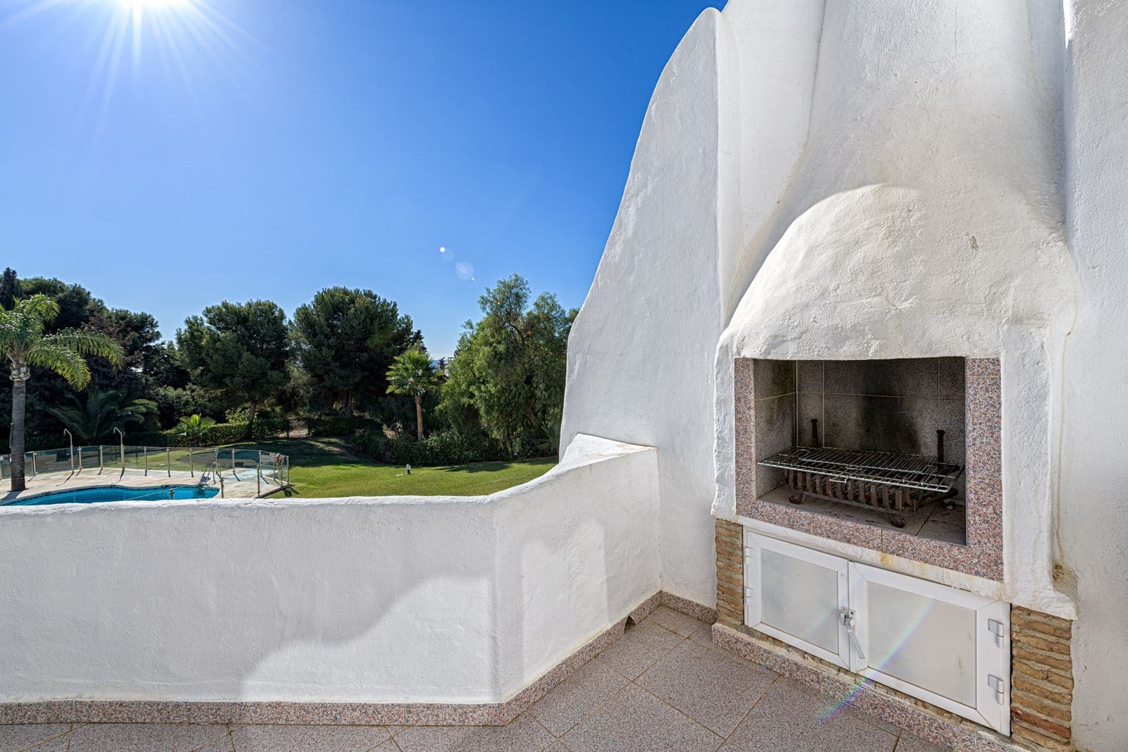 3 sypialnia Penthouse na sprzedaż w Calahonda z basenem garażem - 415 000 € (Ref: 9184620)