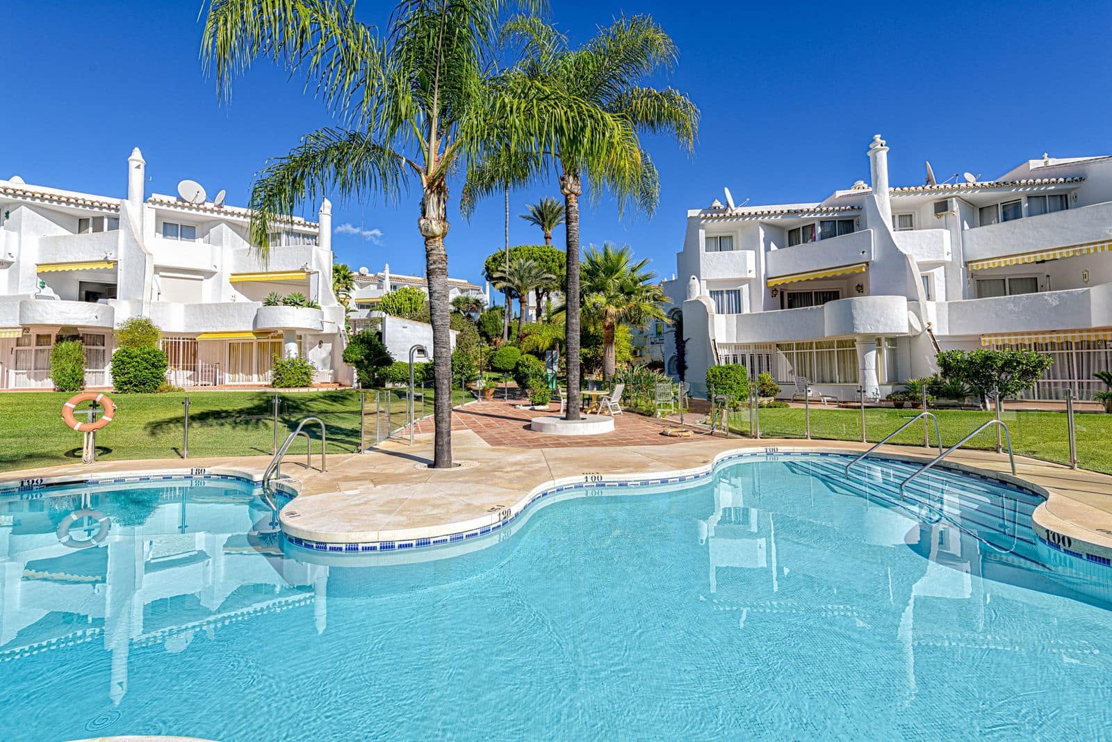 3 sypialnia Penthouse na sprzedaż w Calahonda z basenem garażem - 415 000 € (Ref: 9184620)