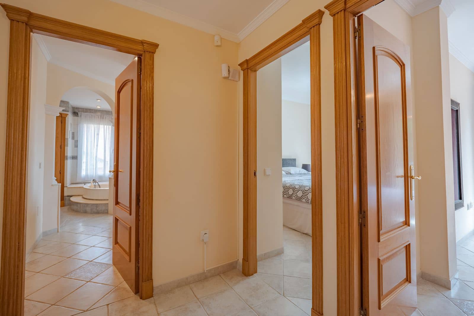 3 makuuhuone Omakotitalo myytävänä paikassa Riviera del Sol mukana uima-altaan 
autotalli - 465 000 € (Ref: 9187688)