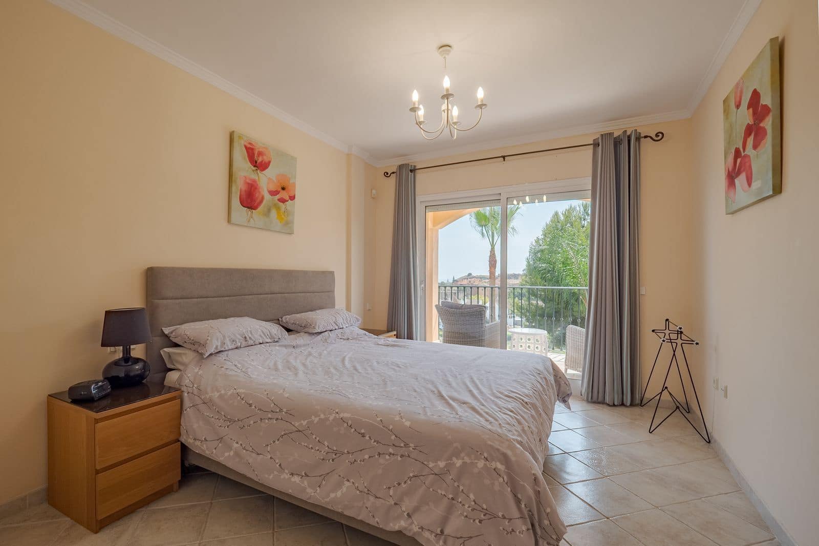 3 makuuhuone Omakotitalo myytävänä paikassa Riviera del Sol mukana uima-altaan 
autotalli - 465 000 € (Ref: 9187688)